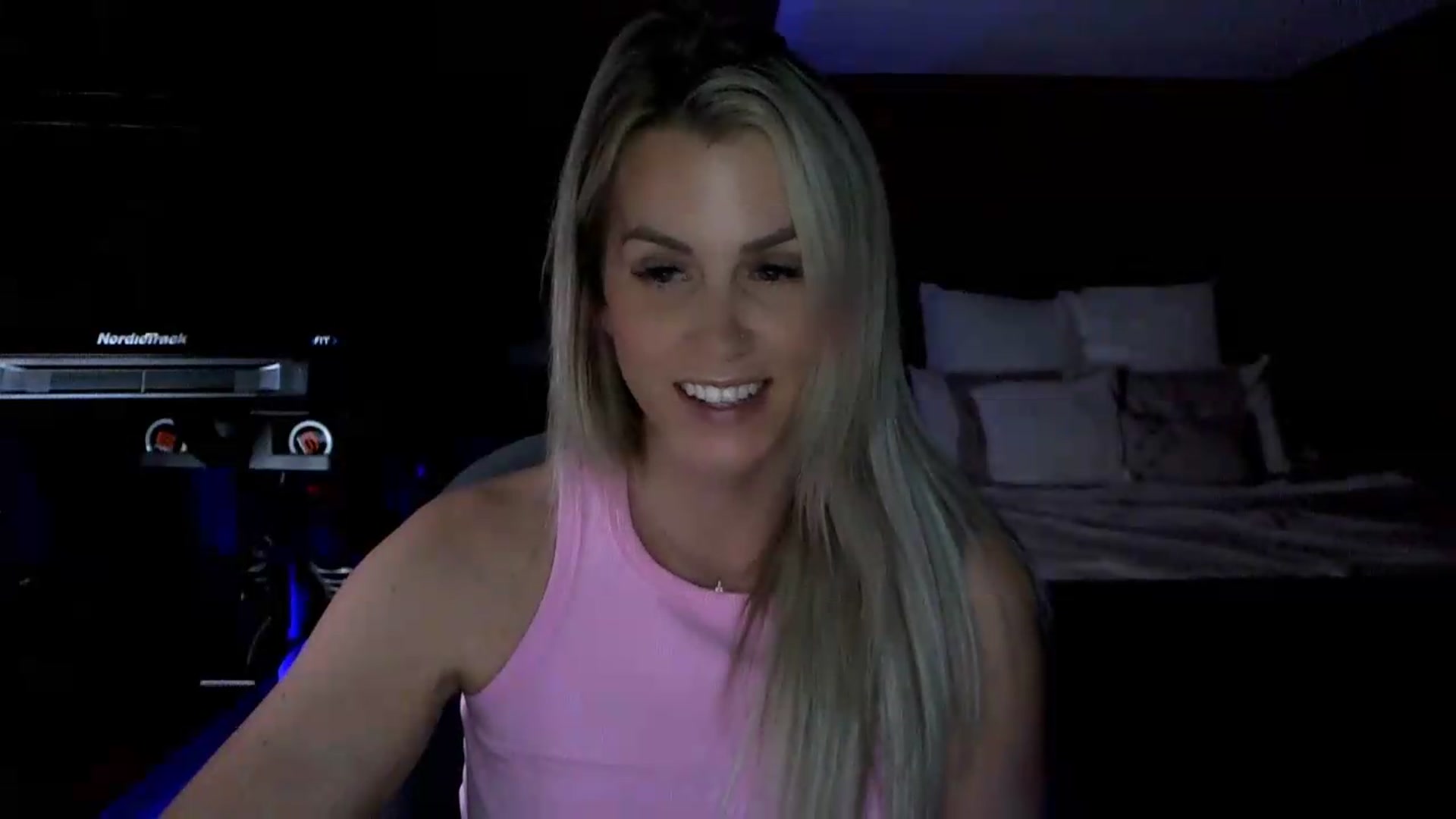 Gallery image thumbnail from Cora9's myfreecams stream on, 06/11/2026, 04:49 image 11 of 20