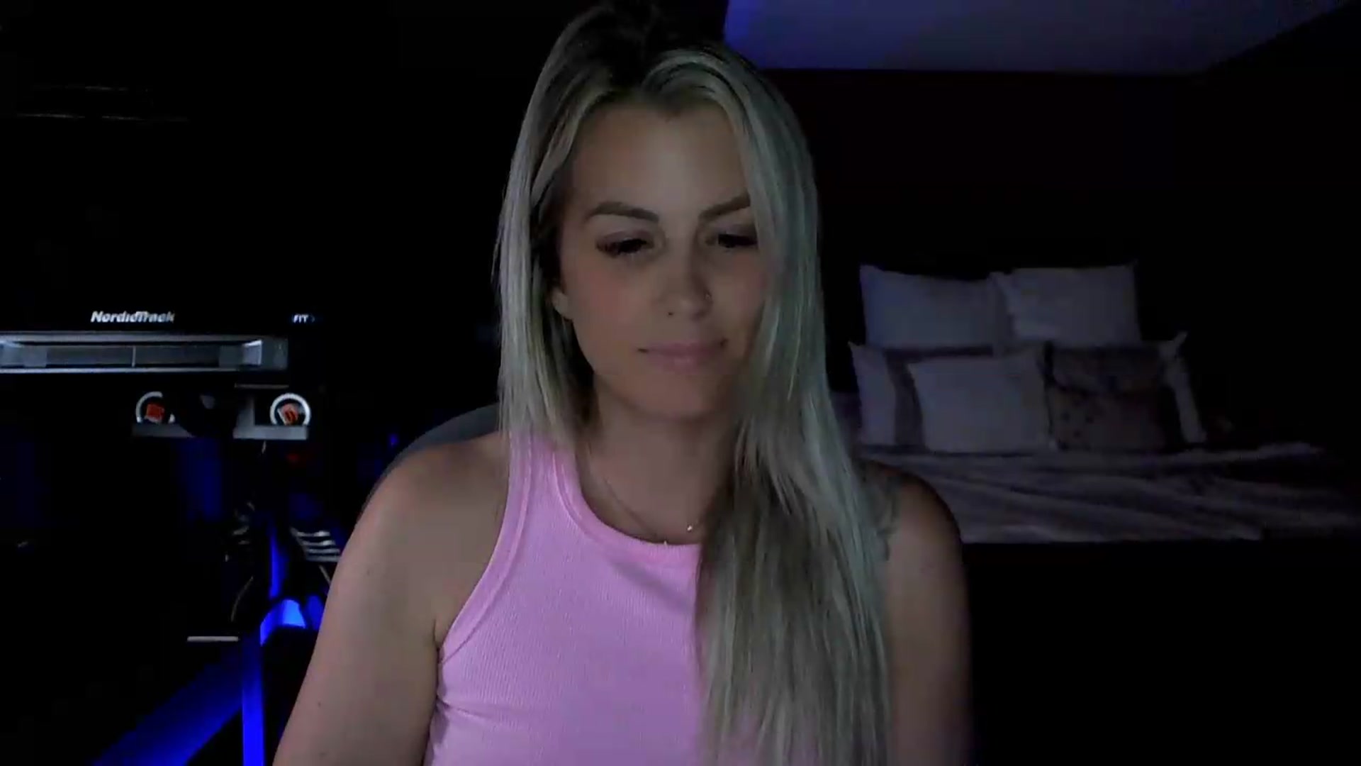 Gallery image thumbnail from Cora9's myfreecams stream on, 06/11/2026, 04:49 image 13 of 20