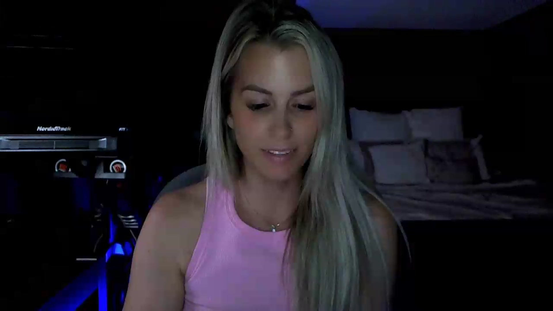 Gallery image thumbnail from Cora9's myfreecams stream on, 06/11/2026, 04:49 image 15 of 20