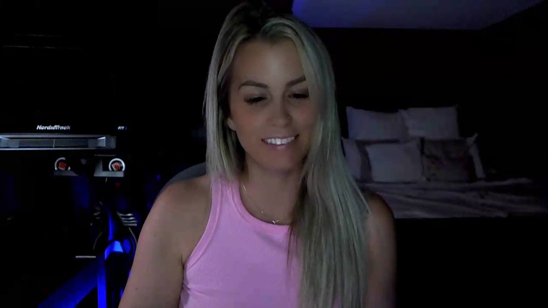 Gallery image thumbnail from Cora9's myfreecams stream on, 06/11/2026, 04:49 image 12 of 20