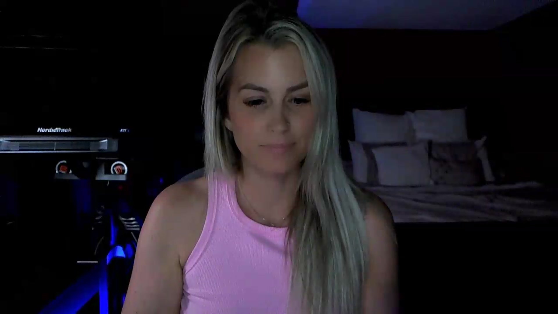 Gallery image thumbnail from Cora9's myfreecams stream on, 06/11/2026, 04:49 image 6 of 20
