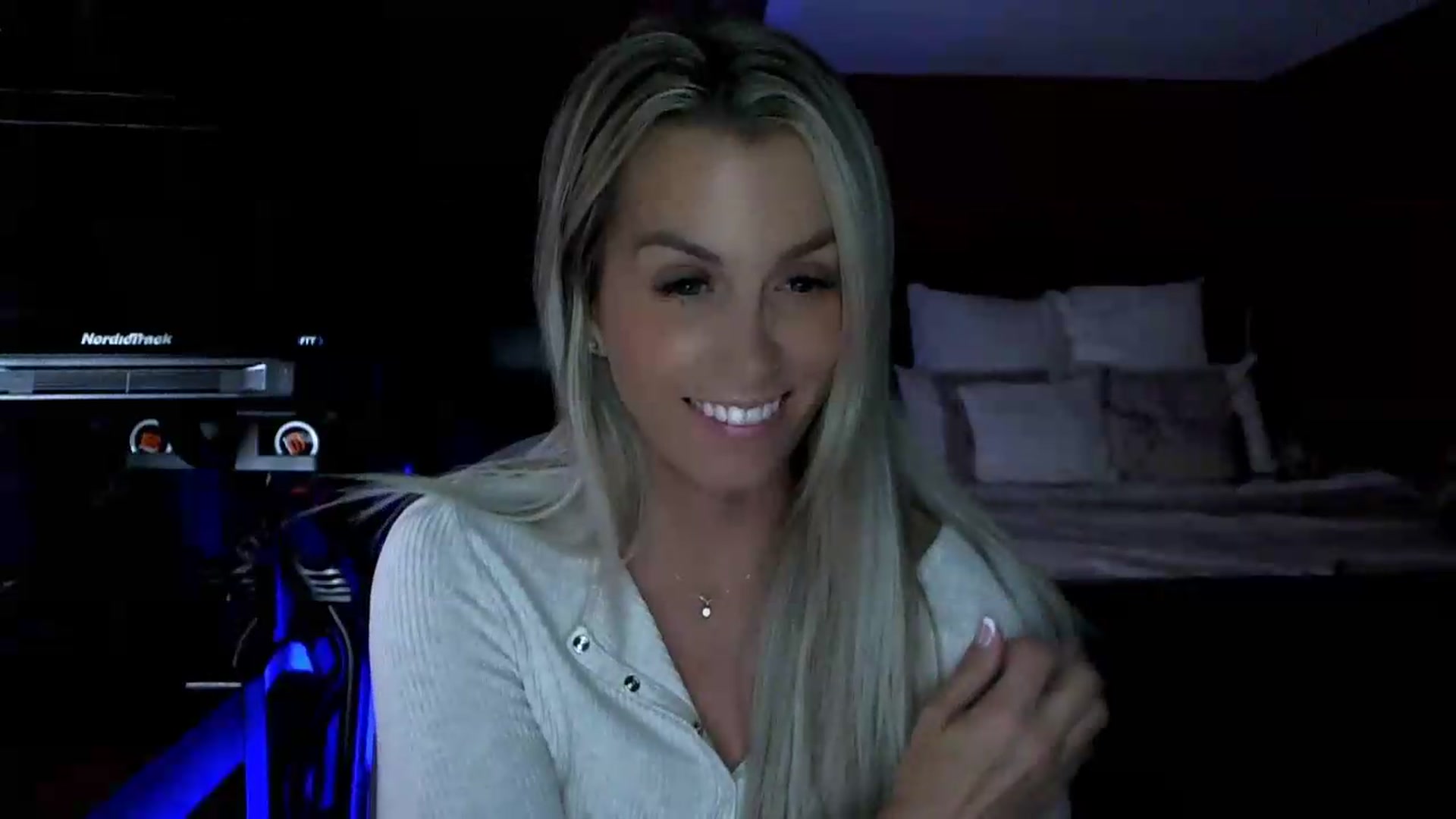 Gallery image thumbnail from Cora9's myfreecams stream on, 06/12/2026, 06:28 image 20 of 20