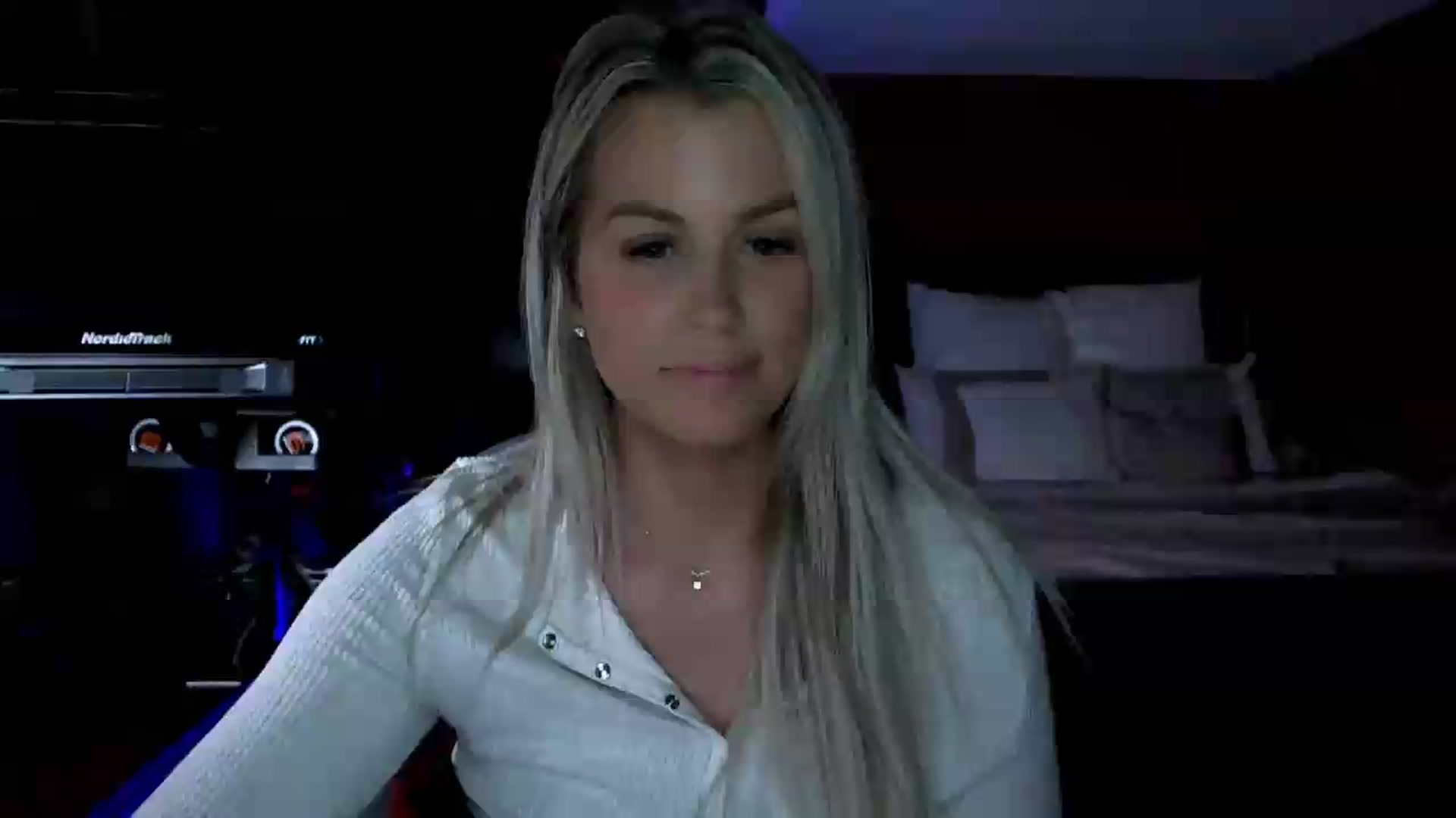 Gallery image thumbnail from Cora9's myfreecams stream on, 06/12/2026, 06:28 image 16 of 20