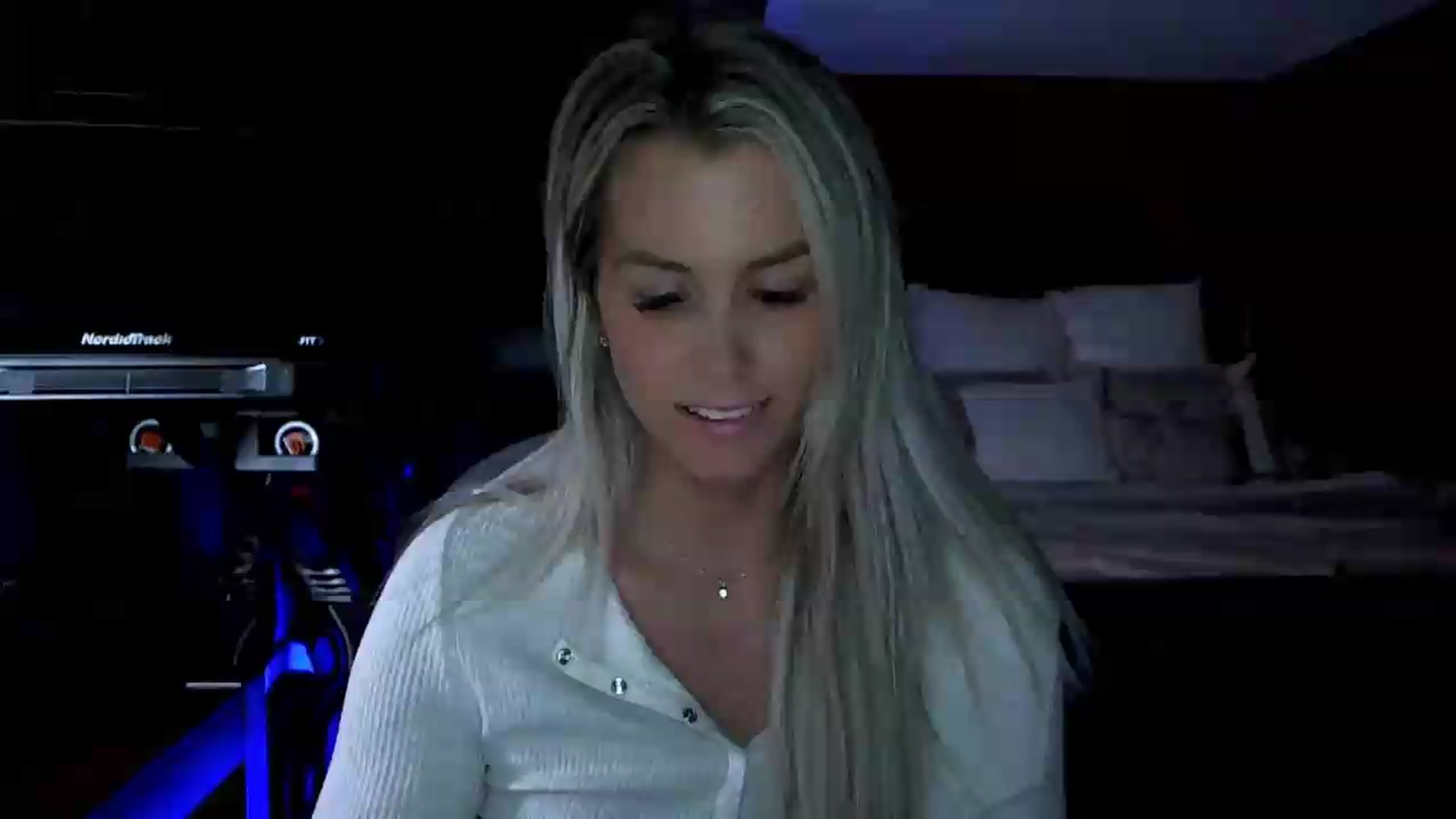 Gallery image thumbnail from Cora9's myfreecams stream on, 06/12/2026, 06:28 image 17 of 20