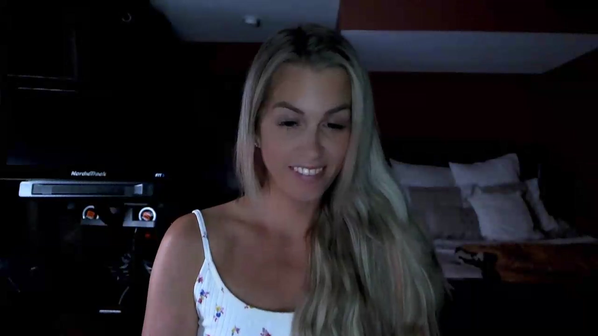 Gallery image thumbnail from Cora9's myfreecams stream on, 07/02/2026, 05:32 image 16 of 20