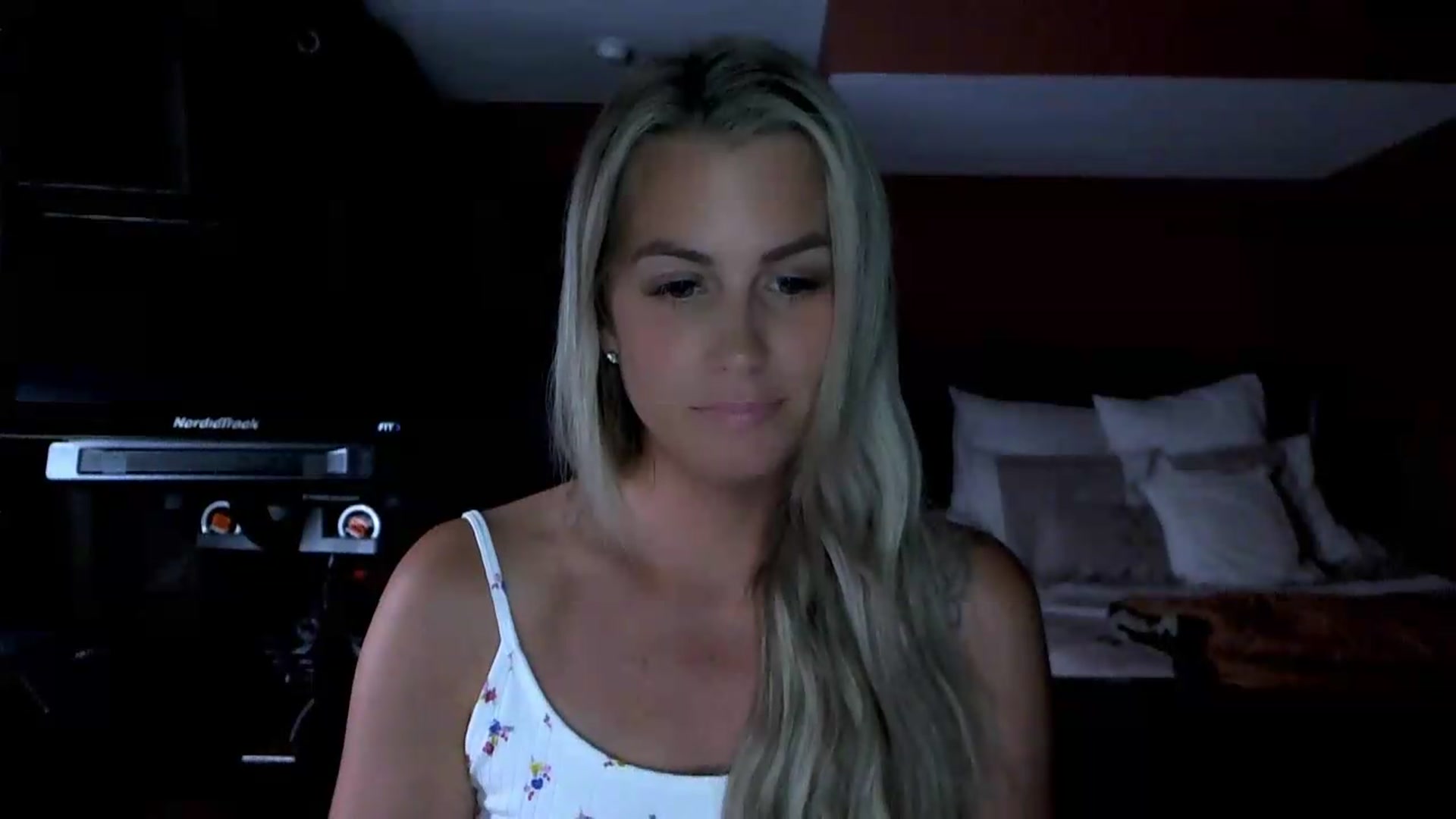Gallery image thumbnail from Cora9's myfreecams stream on, 07/02/2026, 05:32 image 18 of 20