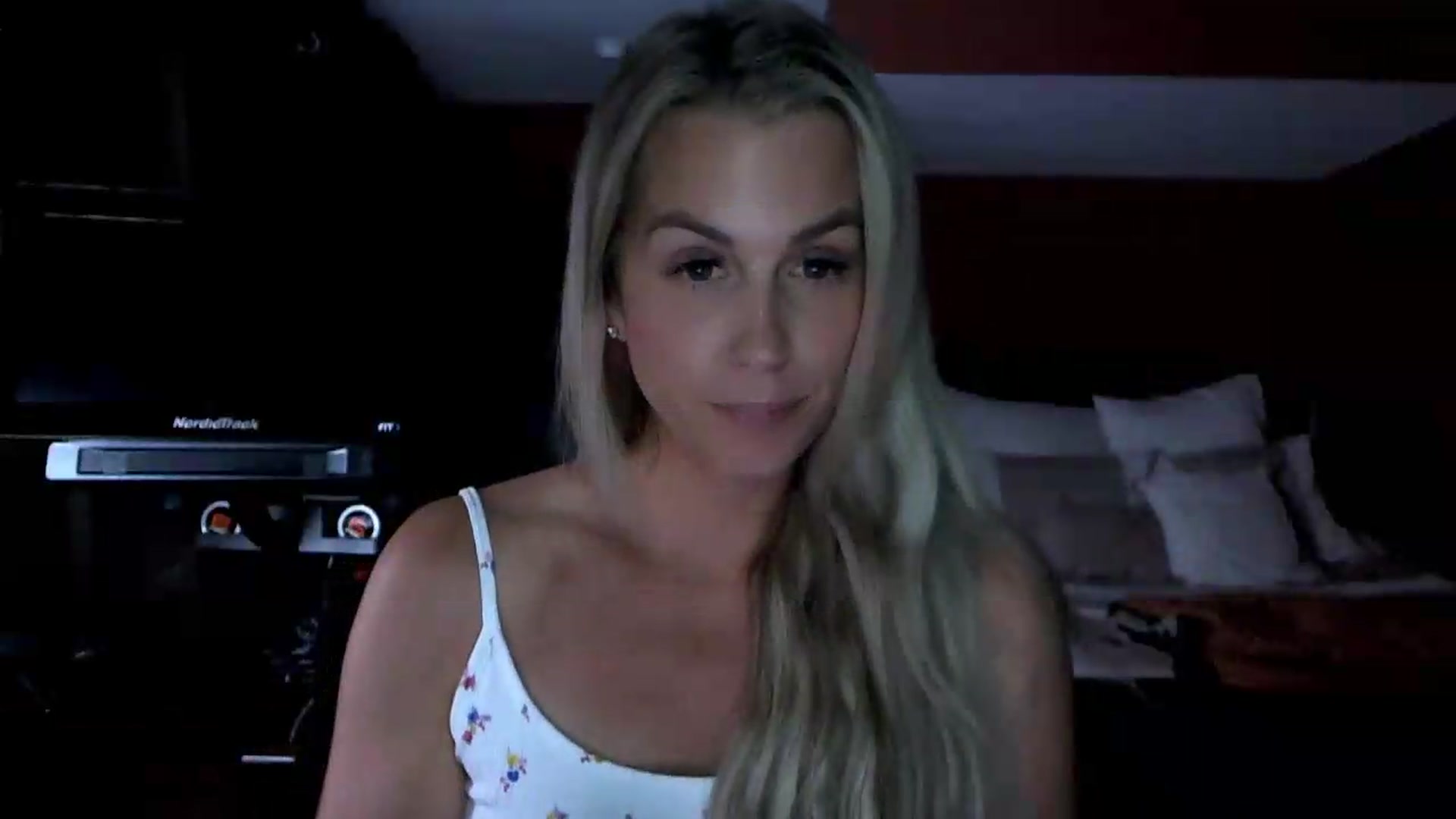 Gallery image thumbnail from Cora9's myfreecams stream on, 07/02/2026, 05:32 image 11 of 20