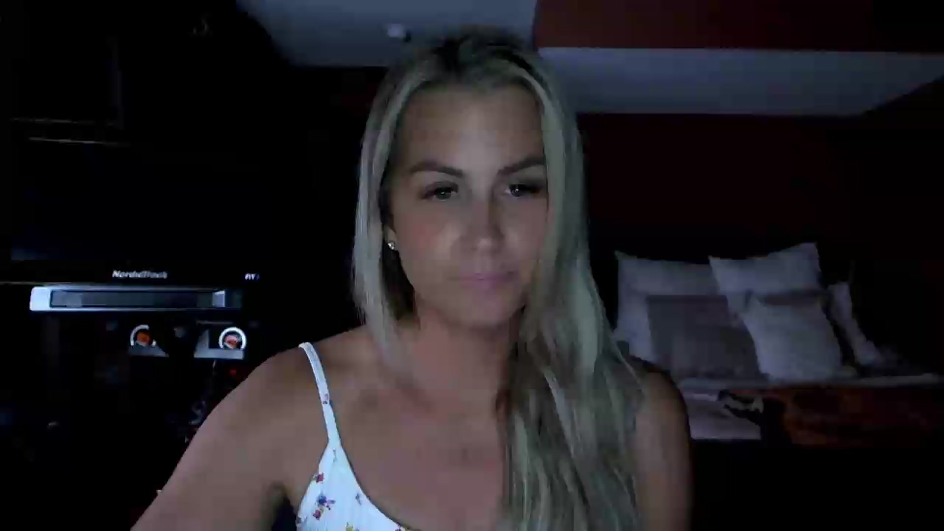 Gallery image thumbnail from Cora9's myfreecams stream on, 07/02/2026, 05:32 image 10 of 20