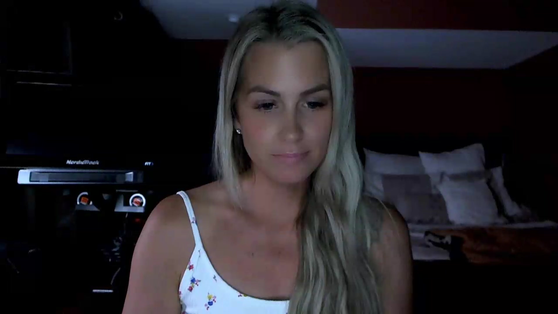 Gallery image thumbnail from Cora9's myfreecams stream on, 07/02/2026, 05:32 image 12 of 20