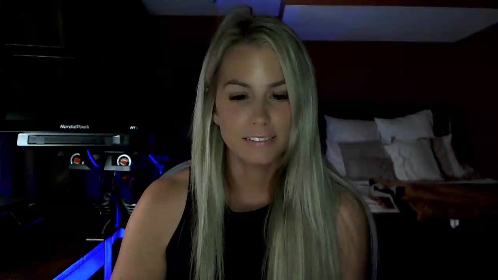 Gallery image thumbnail from Cora9's myfreecams stream on, 07/09/2026, 06:01 image 5 of 20
