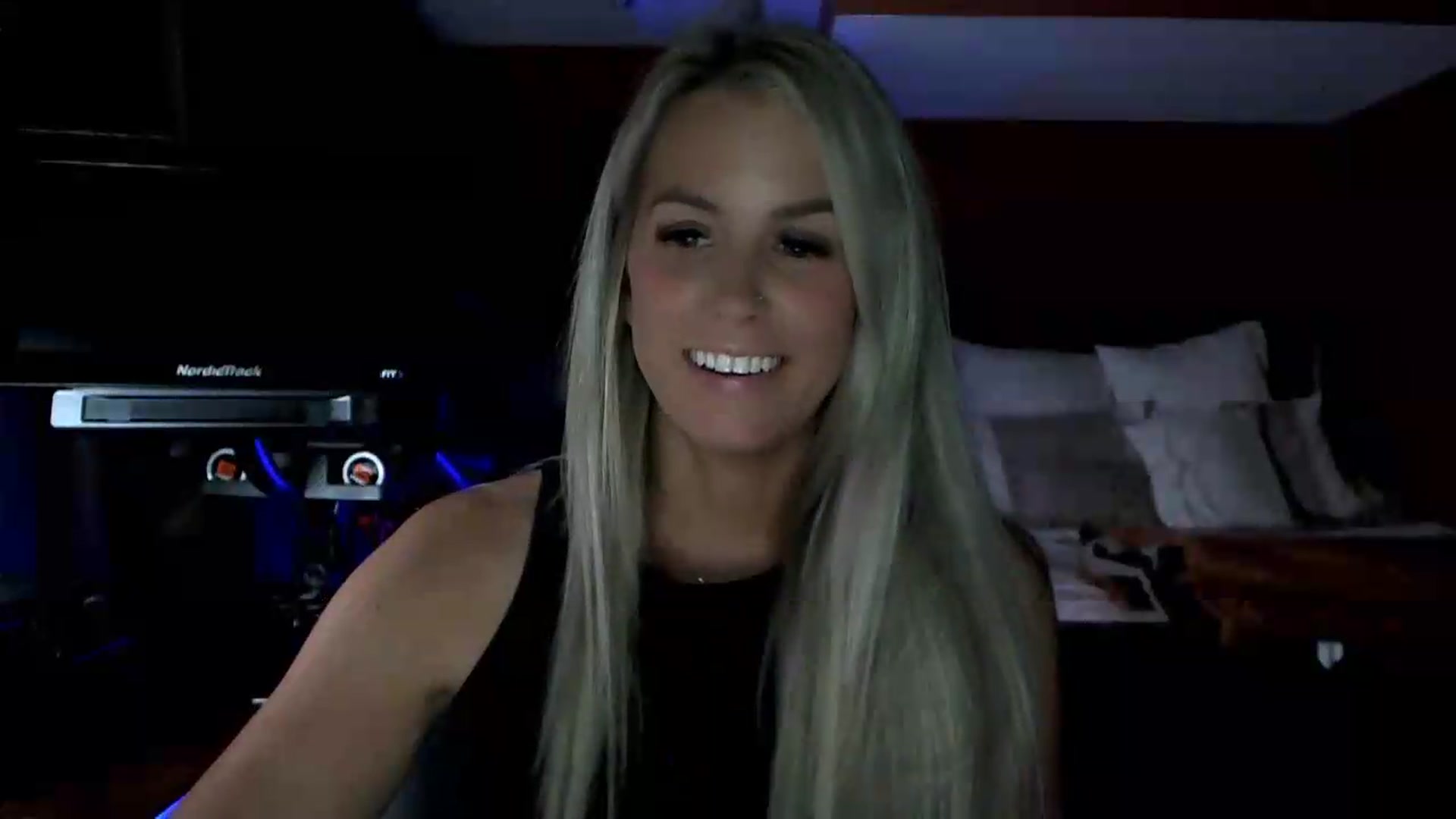 Gallery image thumbnail from Cora9's myfreecams stream on, 07/09/2026, 06:01 image 15 of 20