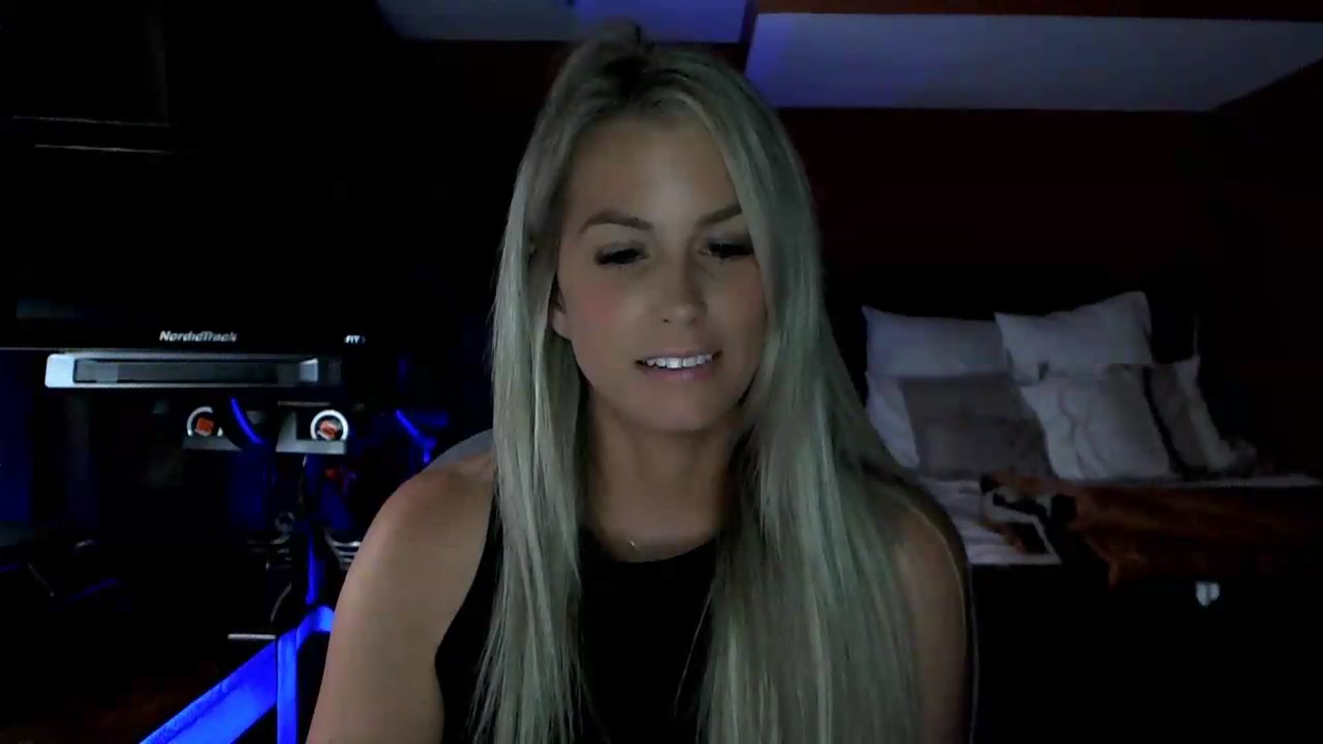 Gallery image thumbnail from Cora9's myfreecams stream on, 07/09/2026, 06:01 image 12 of 20