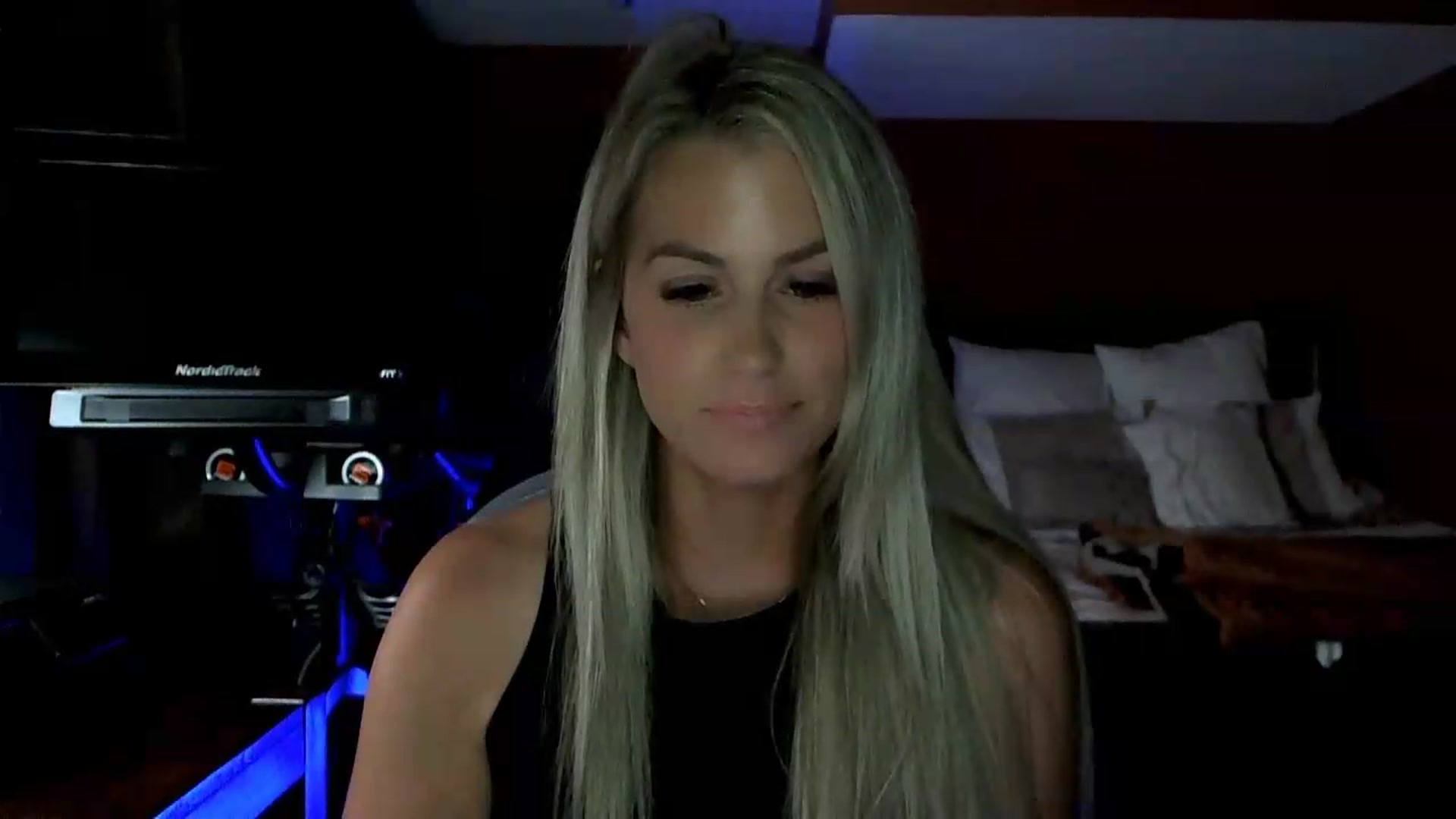 Gallery image thumbnail from Cora9's myfreecams stream on, 07/09/2026, 06:01 image 7 of 20