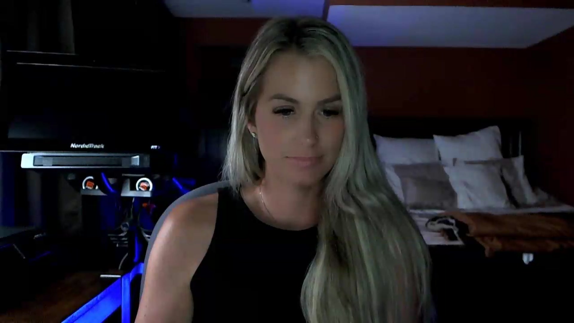 Gallery image thumbnail from Cora9's myfreecams stream on, 07/14/2026, 04:59 image 7 of 20