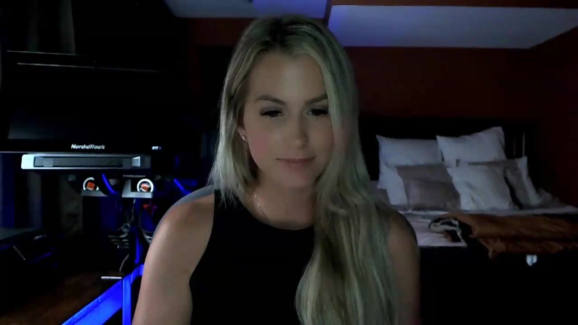 Gallery image thumbnail from Cora9's myfreecams stream on, 07/14/2026, 04:59 image 10 of 20