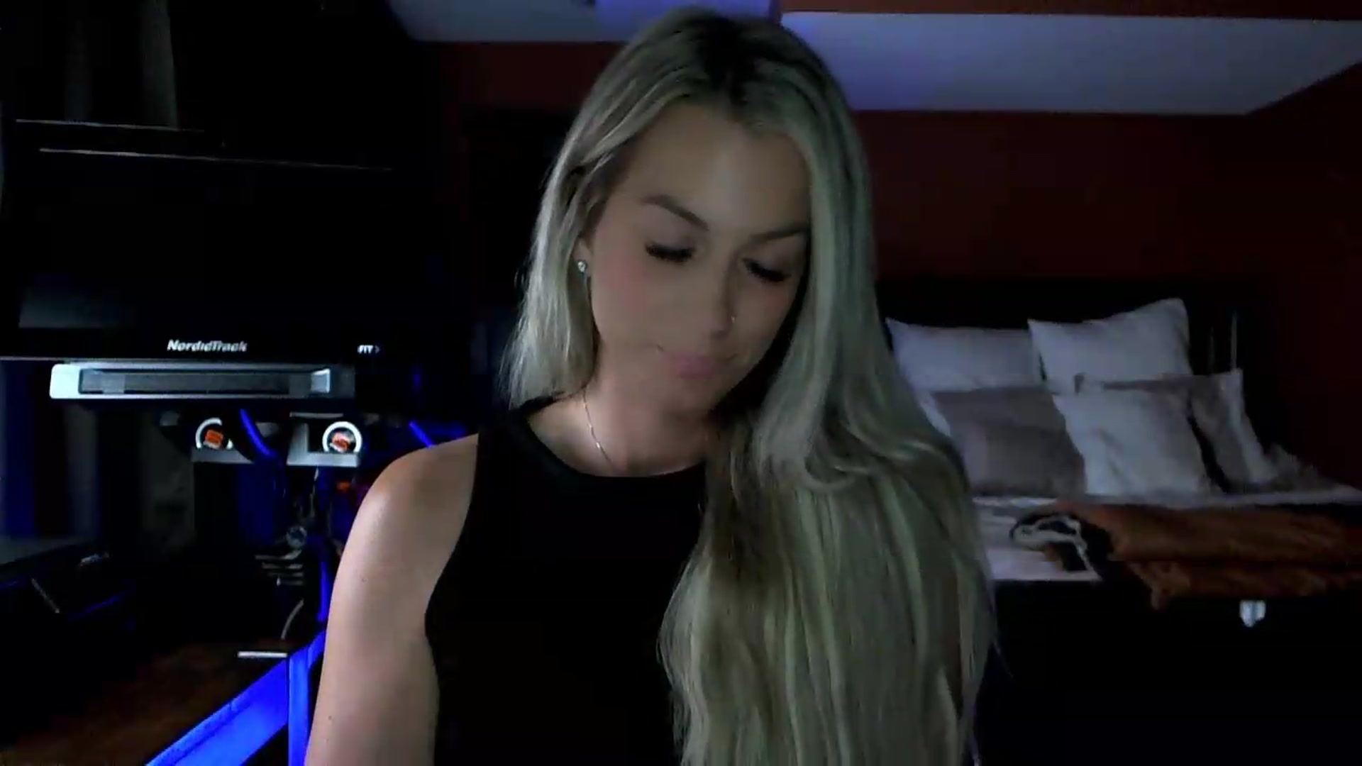 Gallery image thumbnail from Cora9's myfreecams stream on, 07/14/2026, 04:59 image 13 of 20