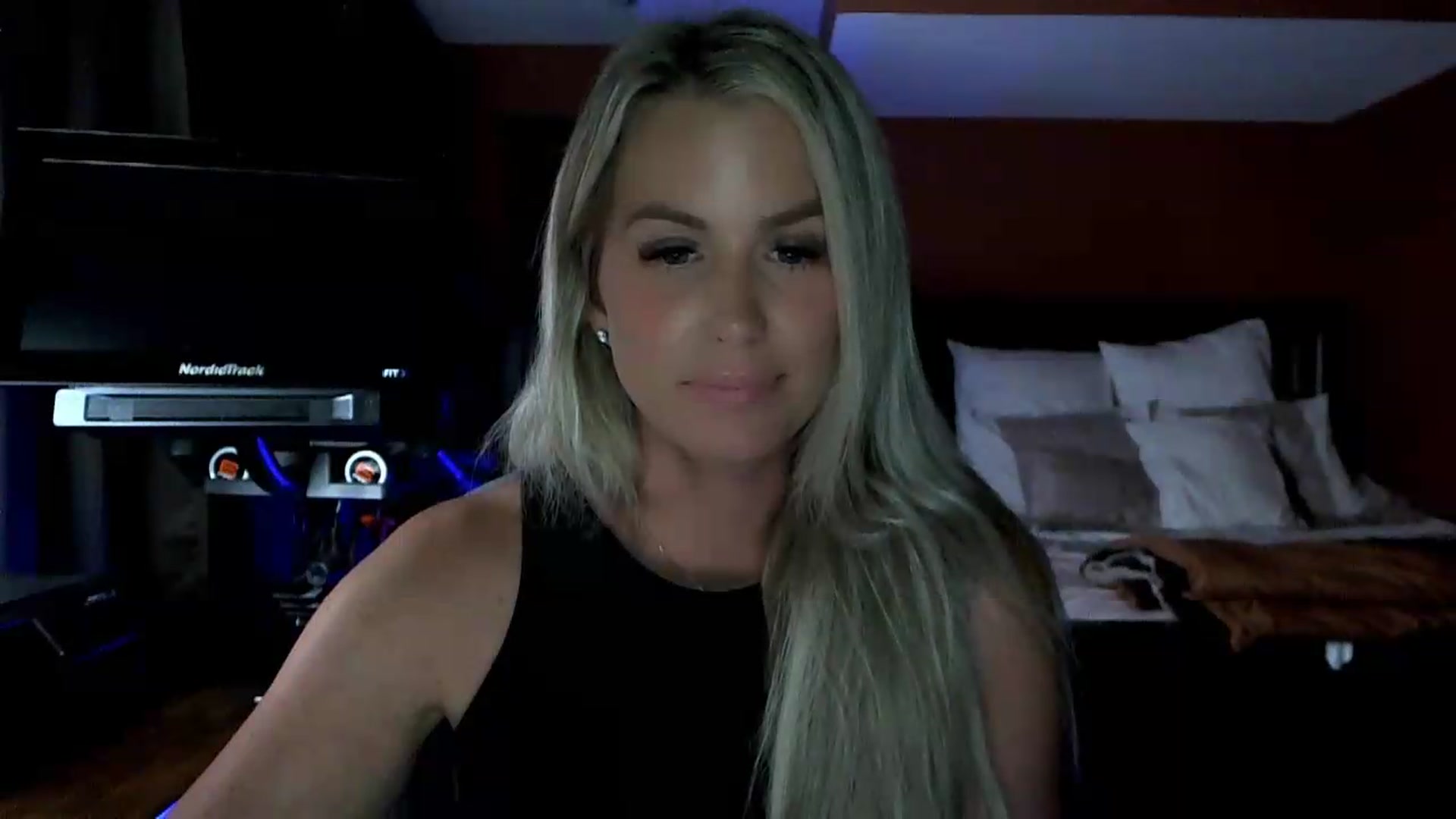 Gallery image thumbnail from Cora9's myfreecams stream on, 07/14/2026, 04:59 image 19 of 20
