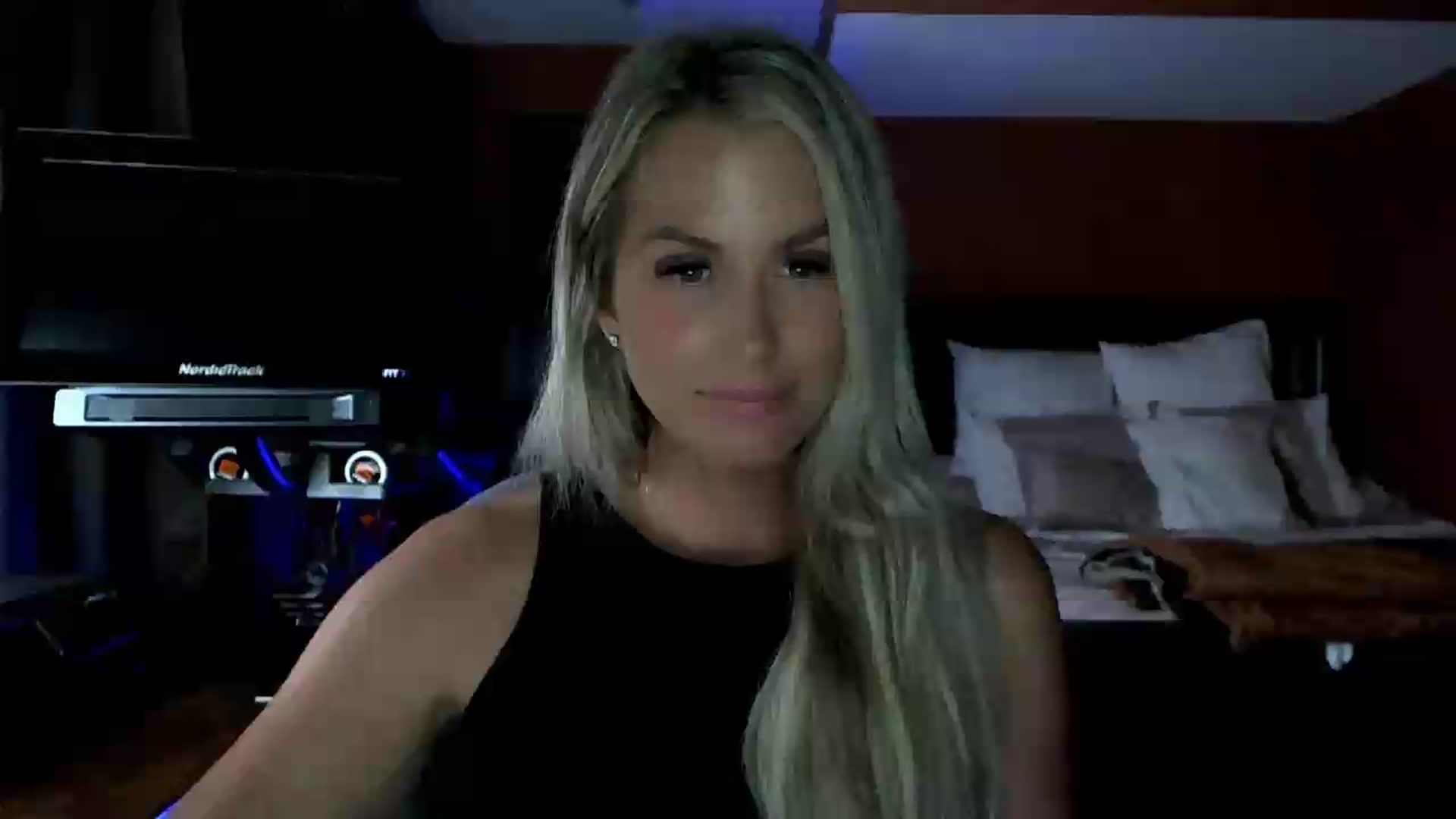 Gallery image thumbnail from Cora9's myfreecams stream on, 07/14/2026, 04:59 image 11 of 20