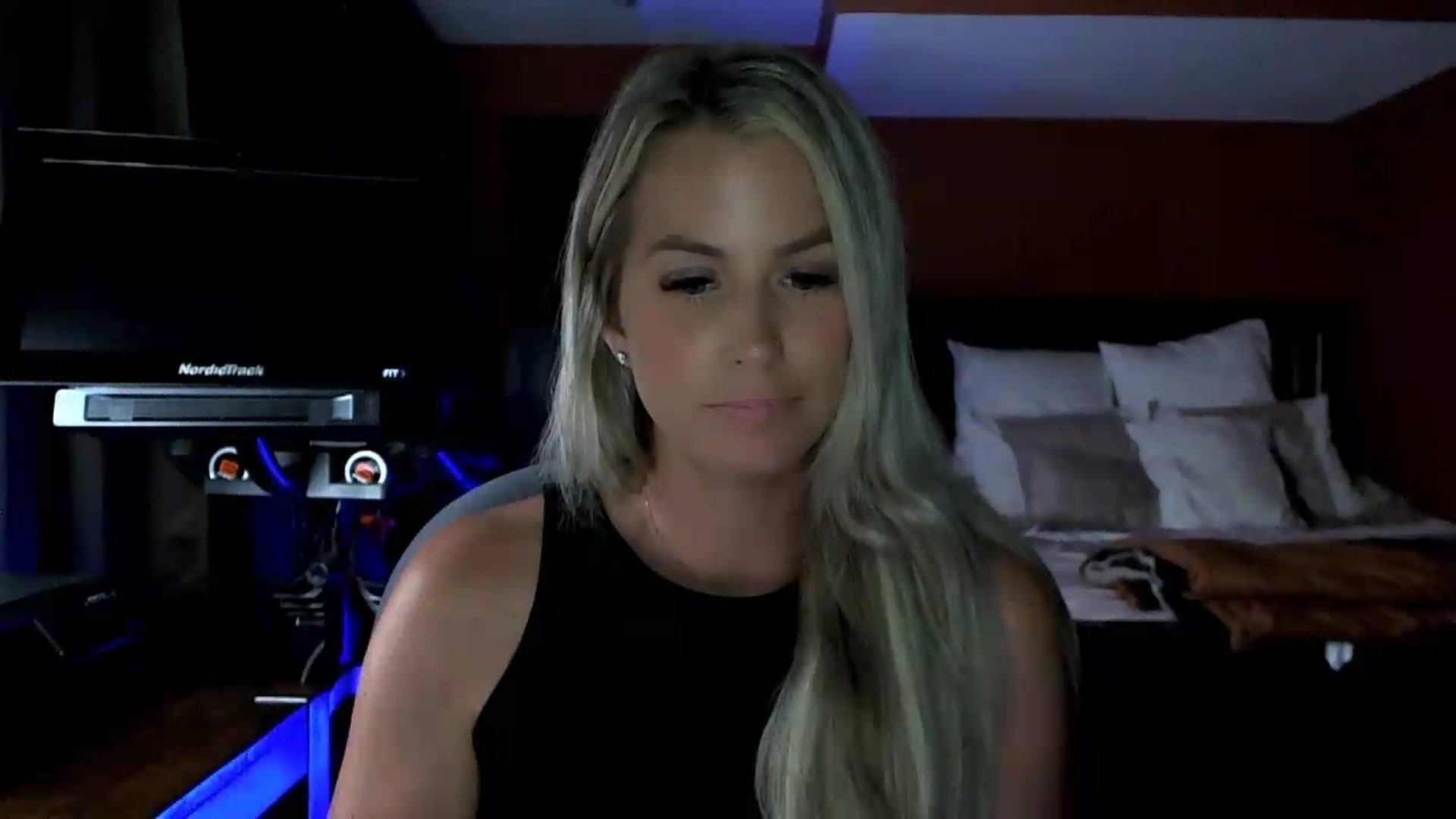 Gallery image thumbnail from Cora9's myfreecams stream on, 07/14/2026, 04:59 image 9 of 20