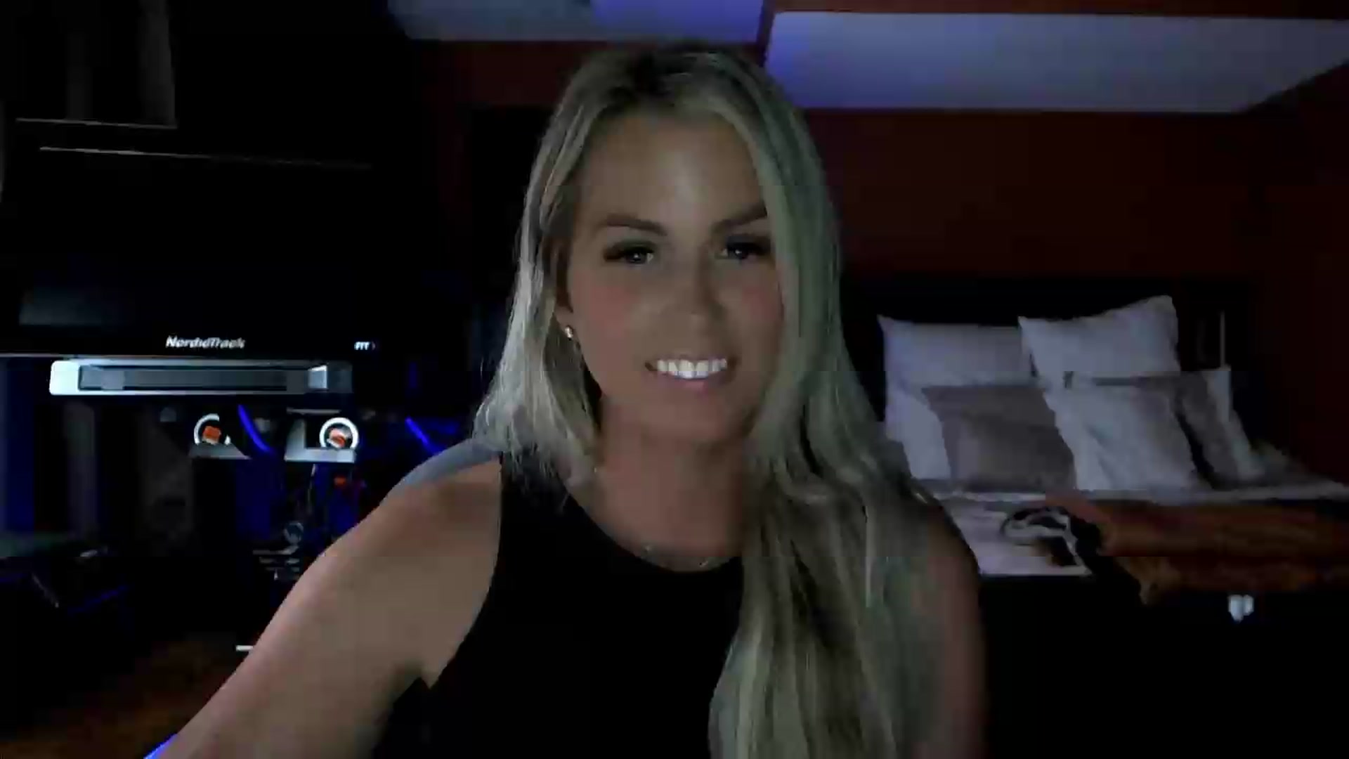 Gallery image thumbnail from Cora9's myfreecams stream on, 07/14/2026, 04:59 image 4 of 20