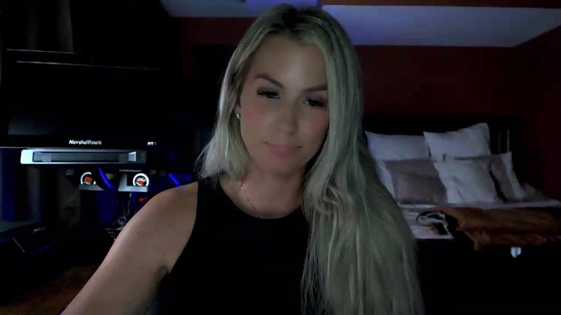 Gallery image thumbnail from Cora9's myfreecams stream on, 07/14/2026, 04:59 image 17 of 20