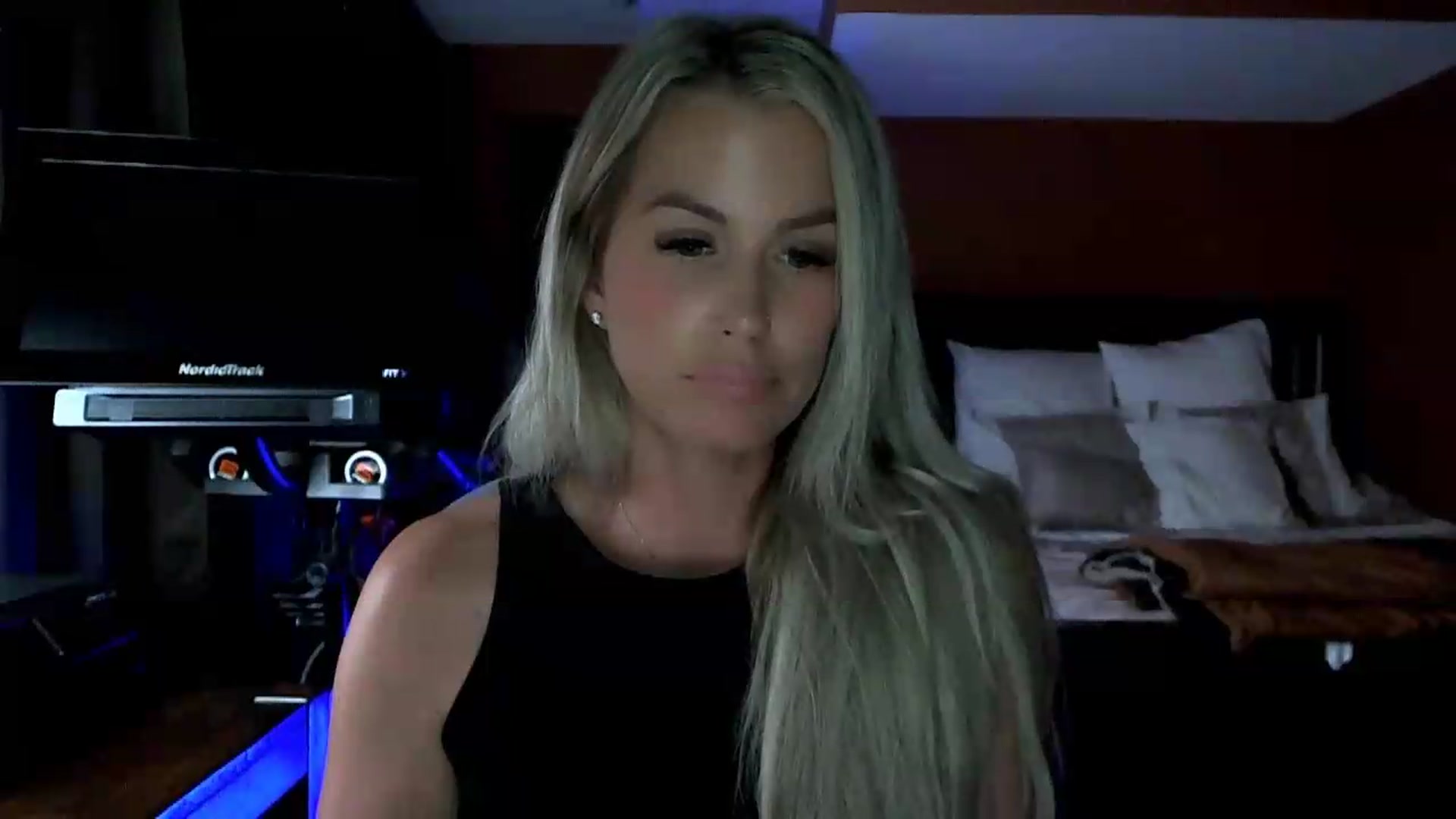 Gallery image thumbnail from Cora9's myfreecams stream on, 07/14/2026, 04:59 image 18 of 20