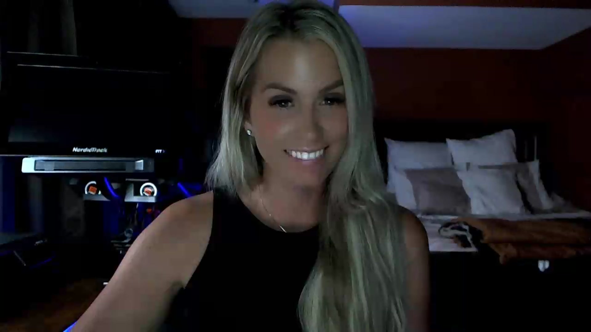 Gallery image thumbnail from Cora9's myfreecams stream on, 07/14/2026, 04:59 image 14 of 20