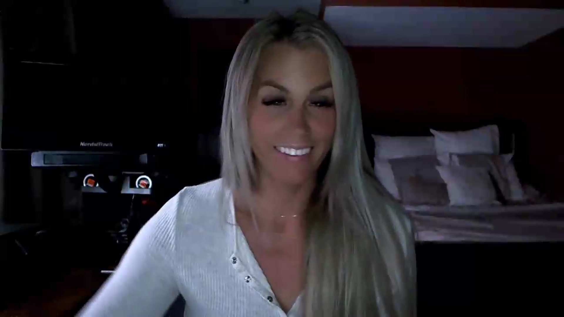 Gallery image thumbnail from Cora9's myfreecams stream on, 07/24/2026, 06:55 image 8 of 20