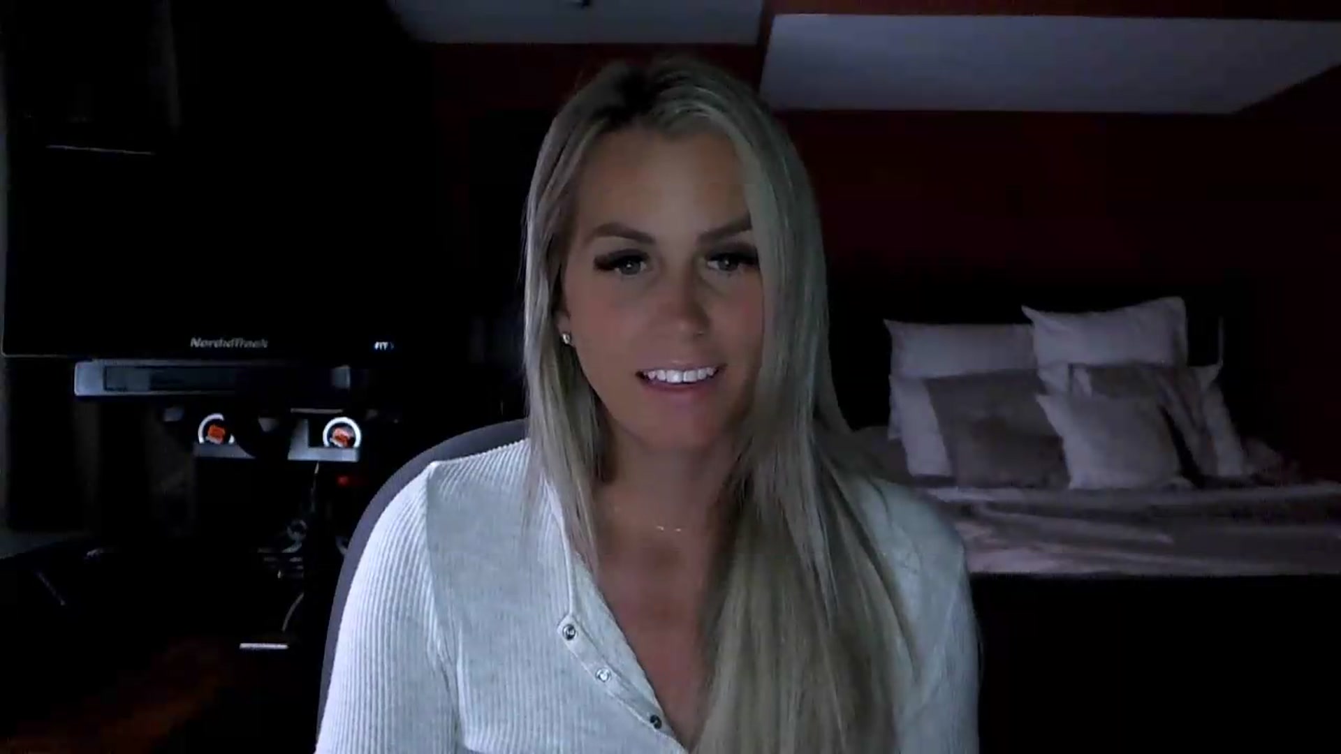 Gallery image thumbnail from Cora9's myfreecams stream on, 07/24/2026, 06:55 image 16 of 20