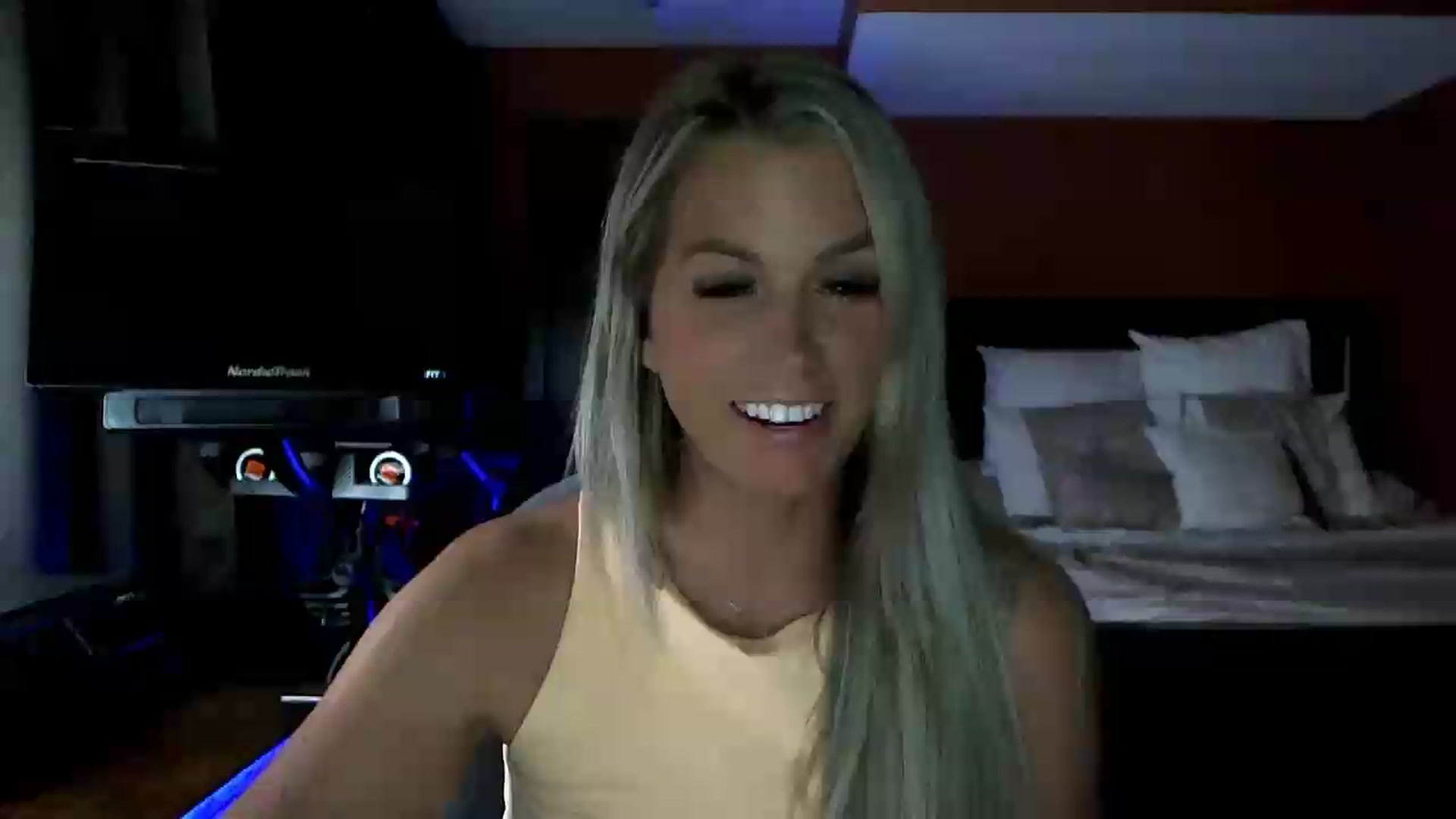 Gallery image thumbnail from Cora9's myfreecams stream on, 07/28/2026, 04:56 image 11 of 20