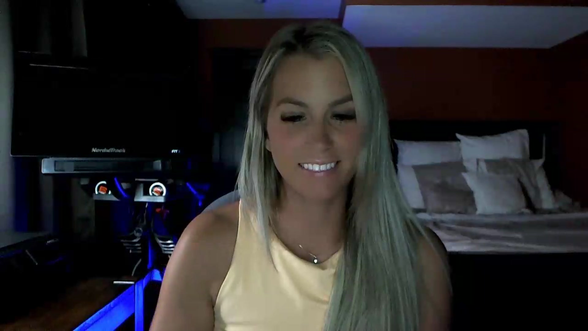 Gallery image thumbnail from Cora9's myfreecams stream on, 07/28/2026, 04:56 image 15 of 20