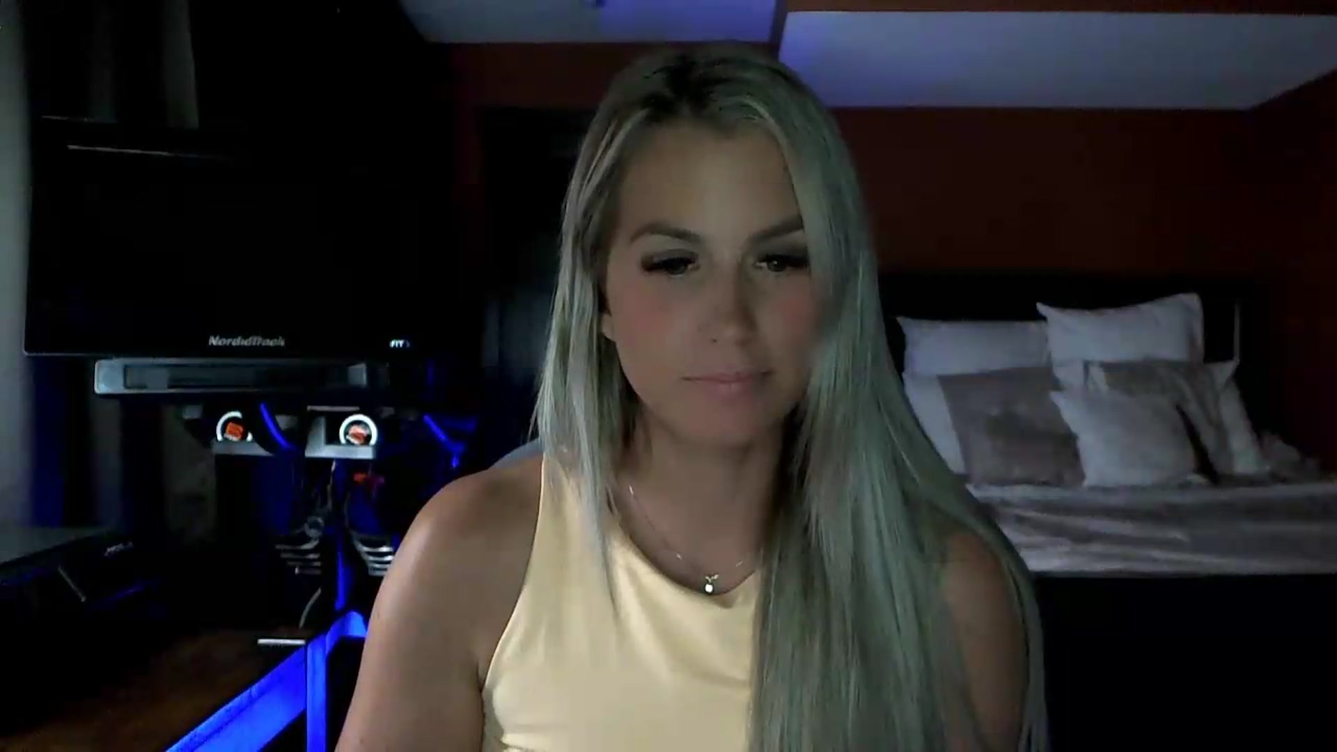 Gallery image thumbnail from Cora9's myfreecams stream on, 07/28/2026, 04:56 image 17 of 20