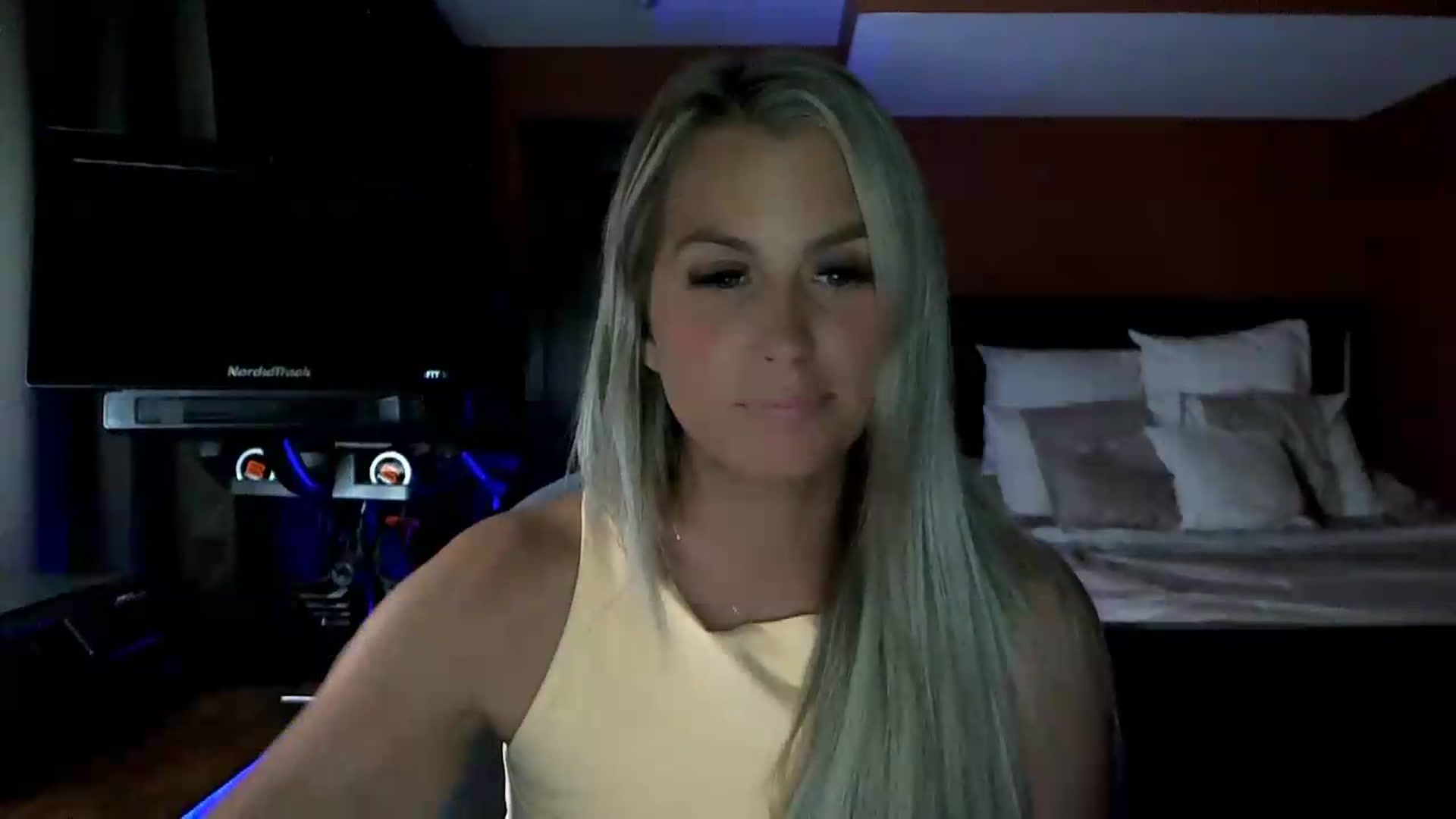 Gallery image thumbnail from Cora9's myfreecams stream on, 07/28/2026, 04:56 image 7 of 20