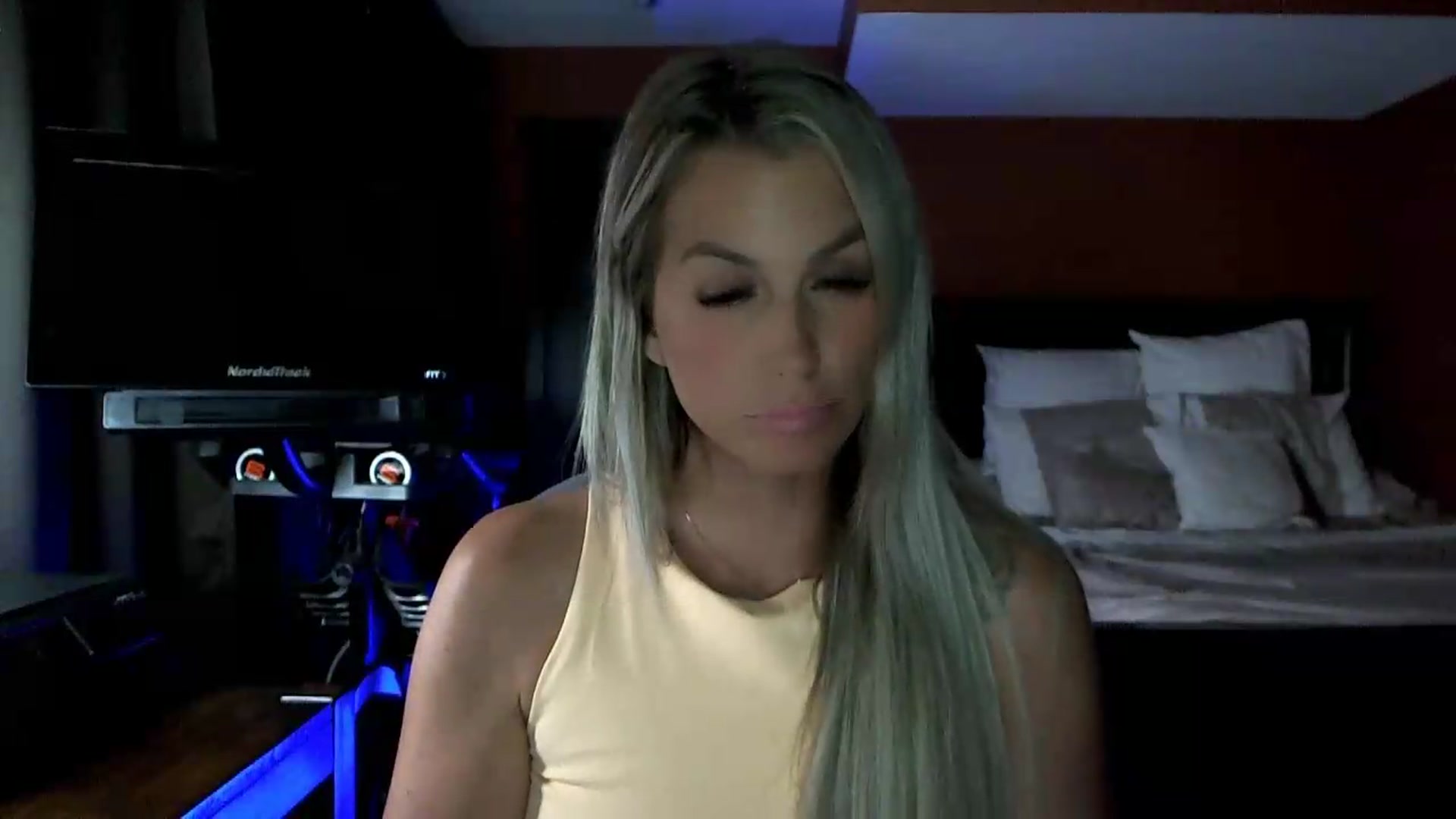 Gallery image thumbnail from Cora9's myfreecams stream on, 07/28/2026, 04:56 image 10 of 20