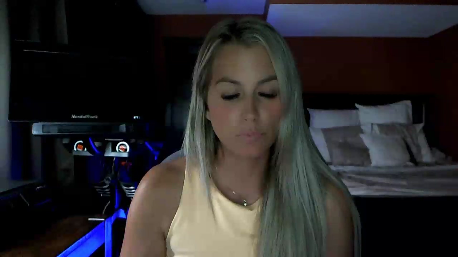 Gallery image thumbnail from Cora9's myfreecams stream on, 07/28/2026, 04:56 image 18 of 20