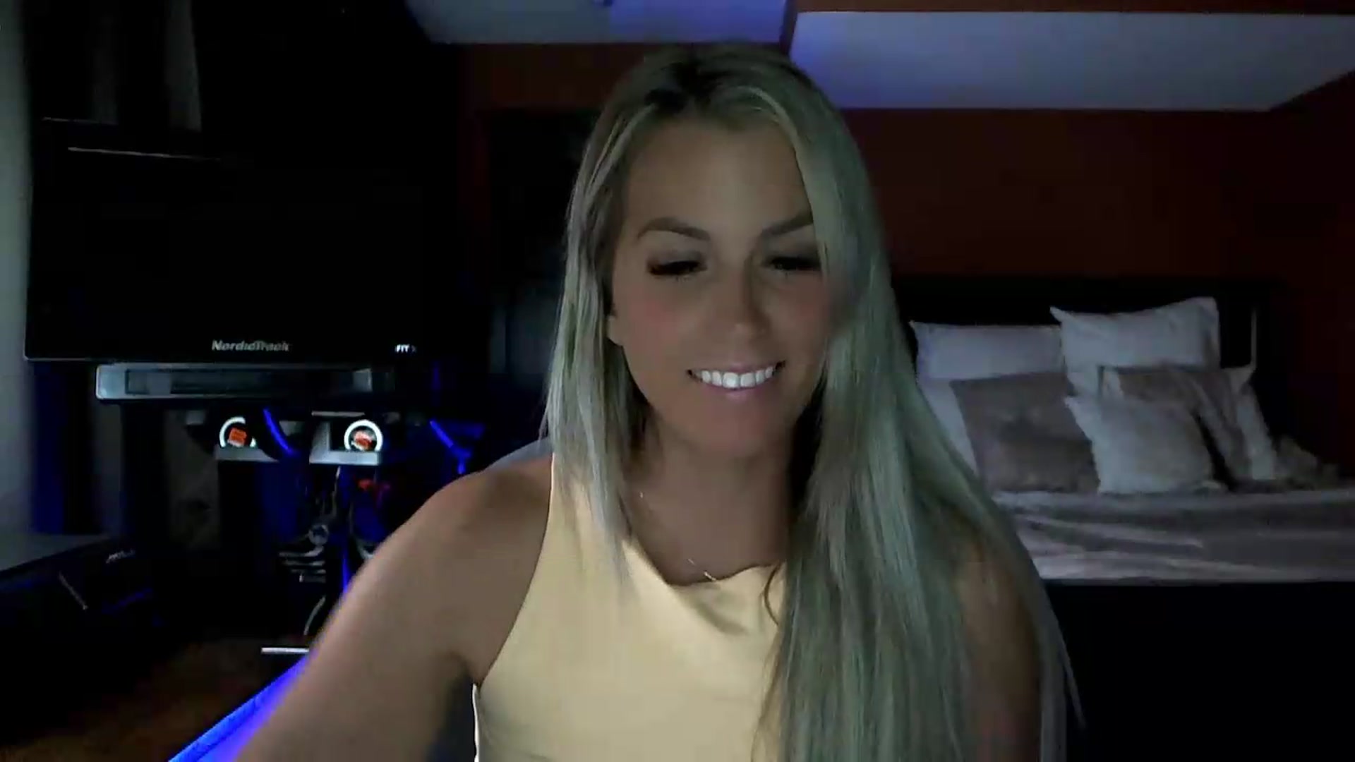 Gallery image thumbnail from Cora9's myfreecams stream on, 07/28/2026, 04:56 image 8 of 20