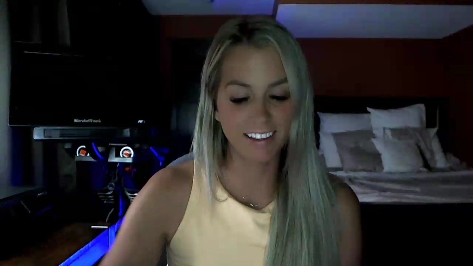 Gallery image thumbnail from Cora9's myfreecams stream on, 07/28/2026, 04:56 image 13 of 20
