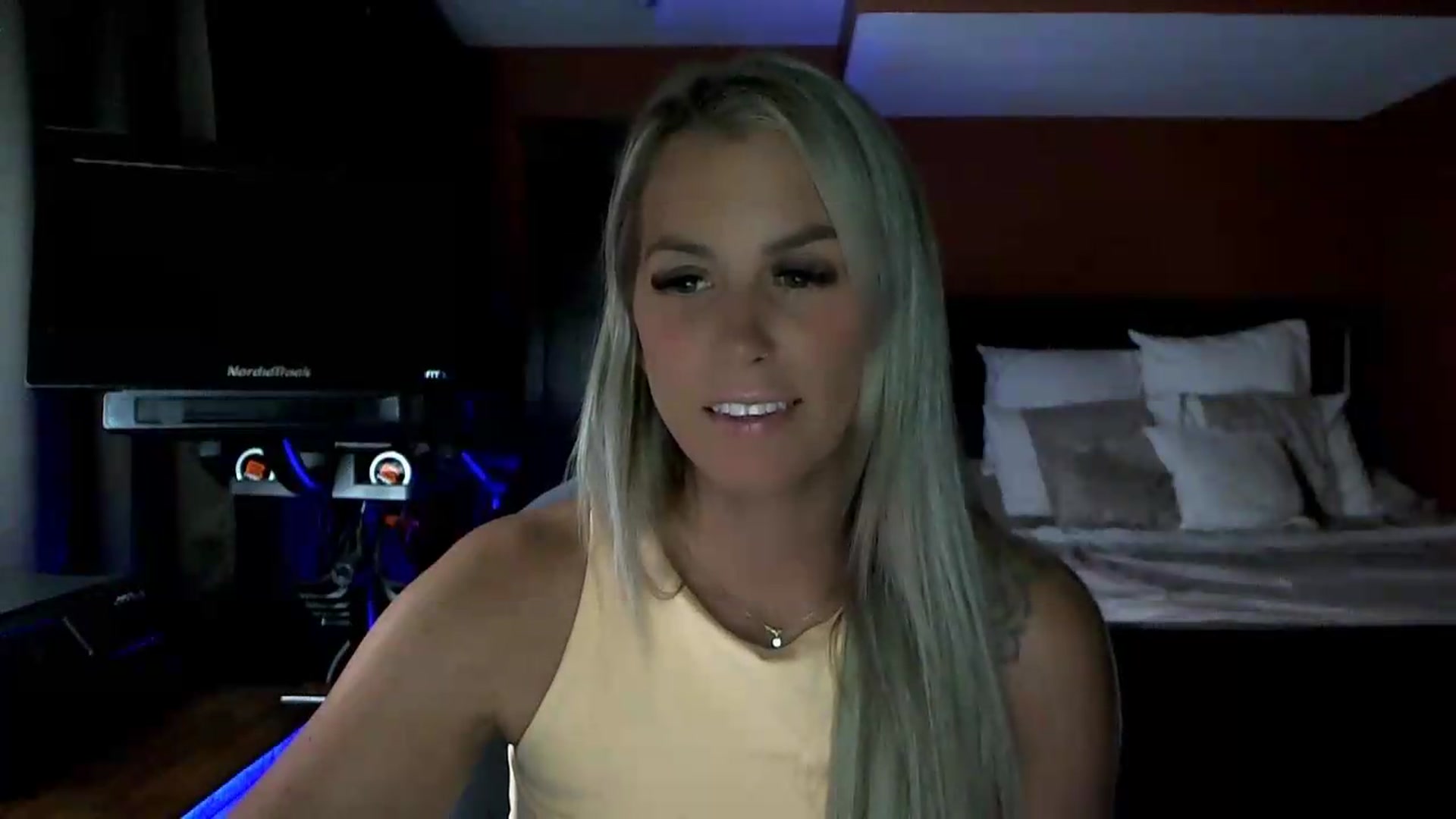 Gallery image thumbnail from Cora9's myfreecams stream on, 07/28/2026, 04:56 image 12 of 20
