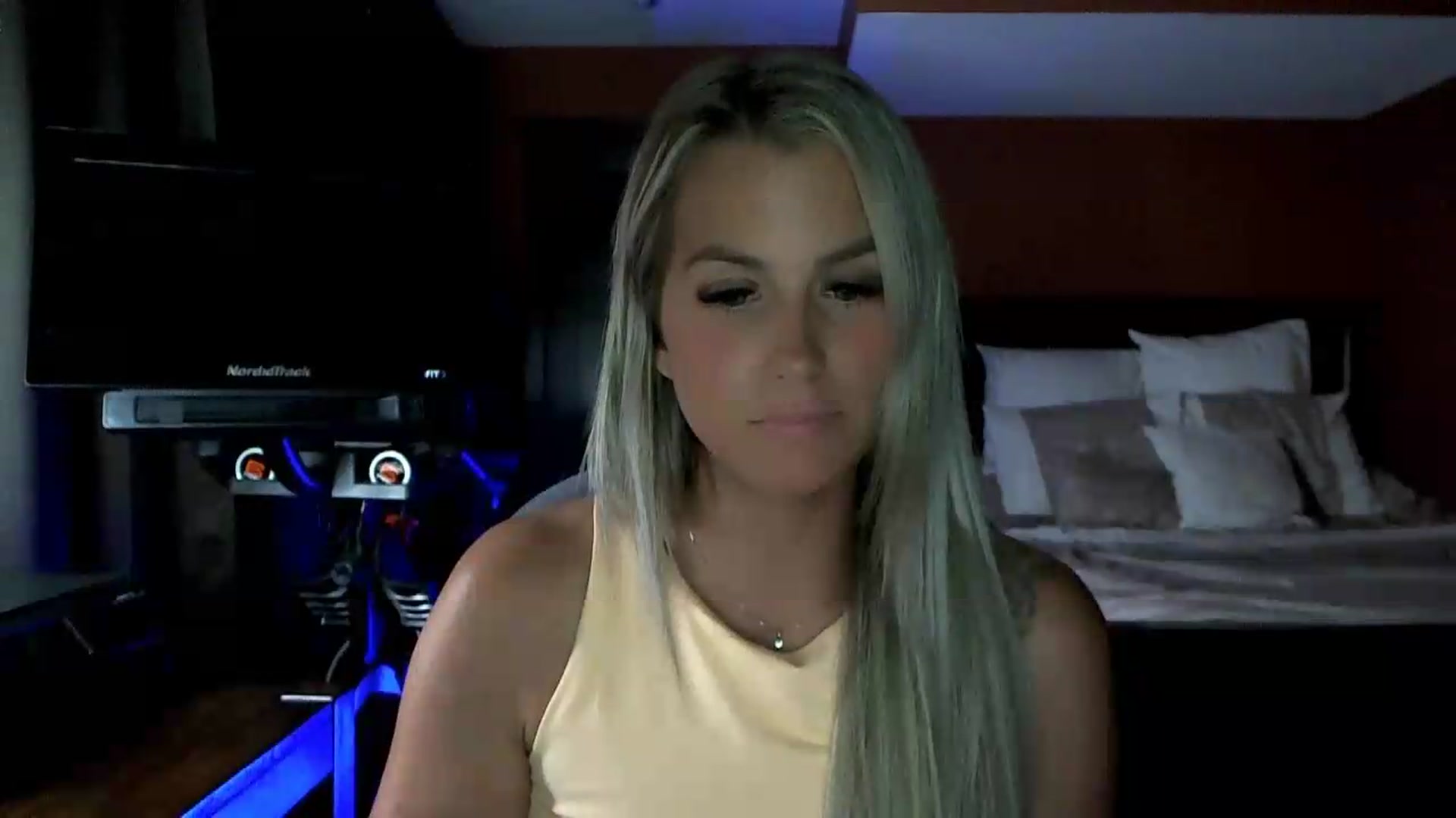Gallery image thumbnail from Cora9's myfreecams stream on, 07/28/2026, 04:56 image 19 of 20