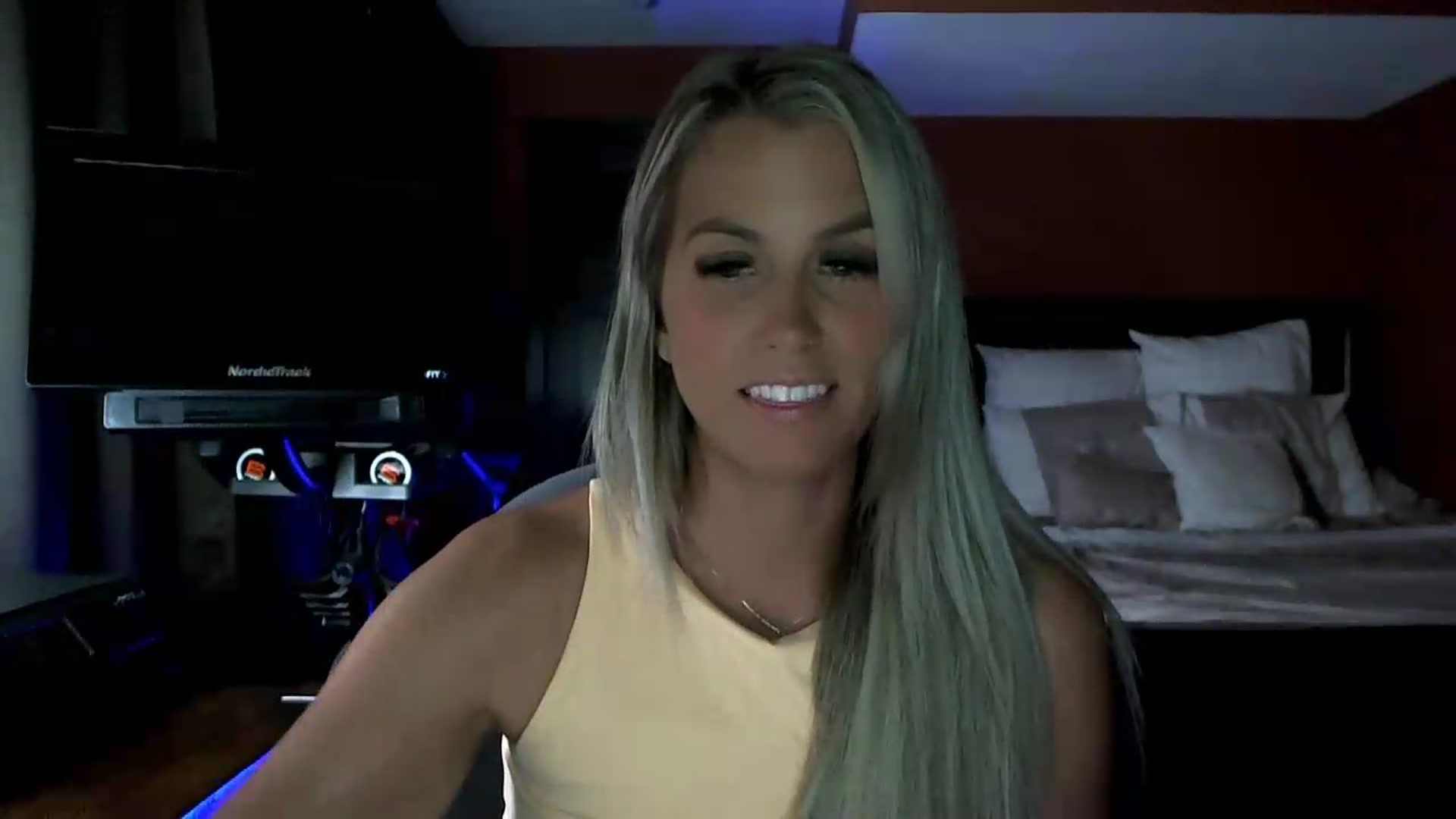 Gallery image thumbnail from Cora9's myfreecams stream on, 07/28/2026, 04:56 image 3 of 20