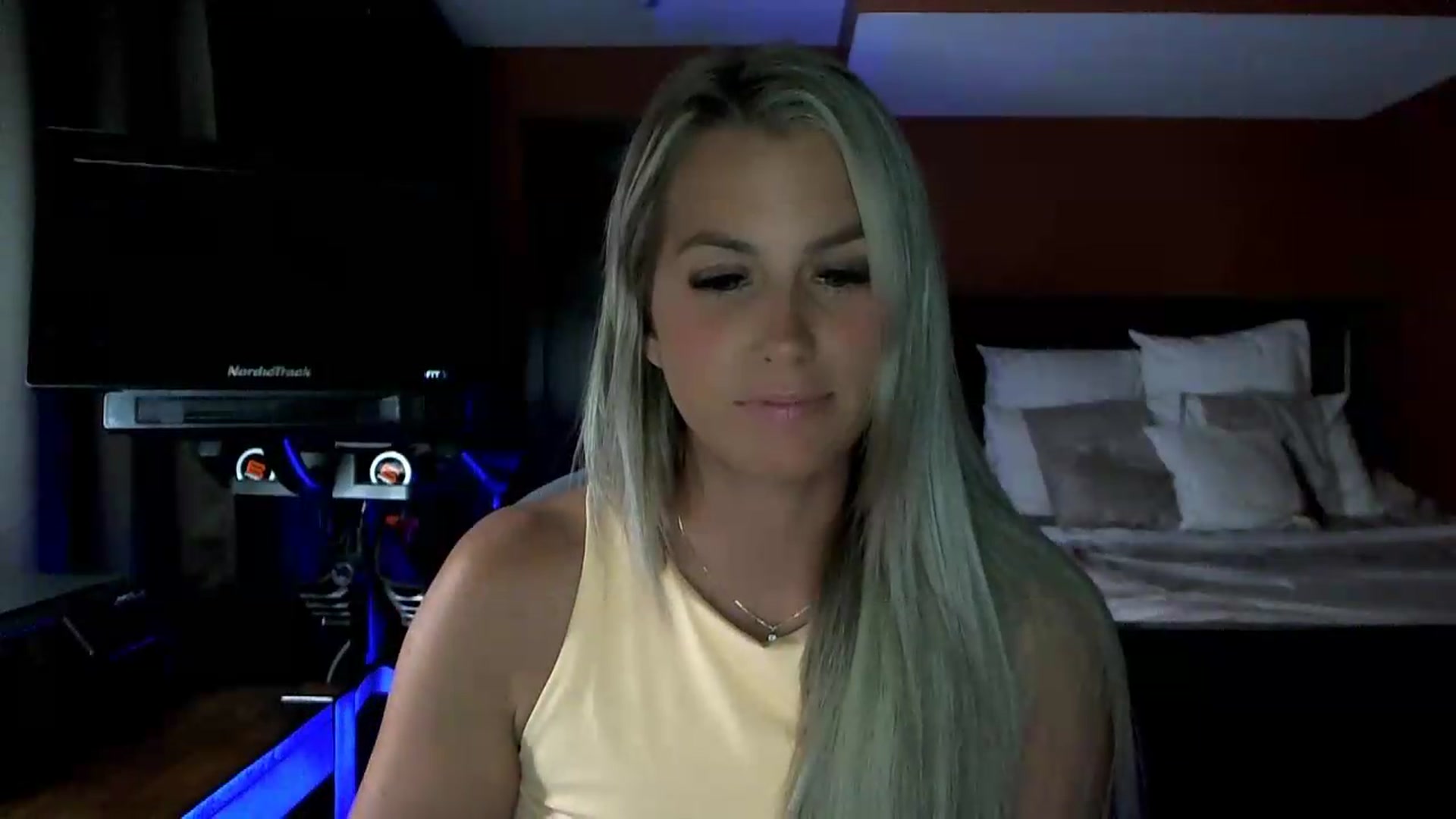 Gallery image thumbnail from Cora9's myfreecams stream on, 07/28/2026, 04:56 image 4 of 20