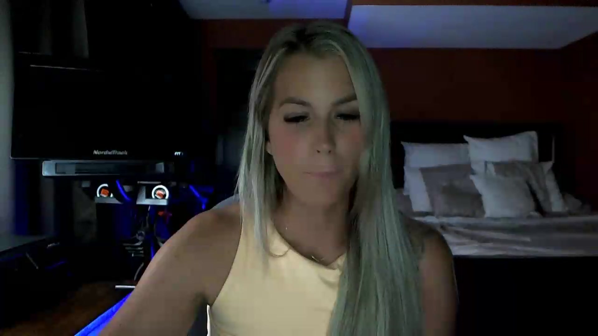 Gallery image thumbnail from Cora9's myfreecams stream on, 07/28/2026, 04:56 image 14 of 20