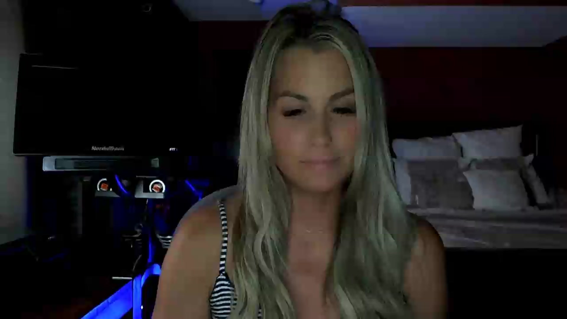 Gallery image thumbnail from Cora9's myfreecams stream on, 08/11/2026, 06:00 image 1 of 20