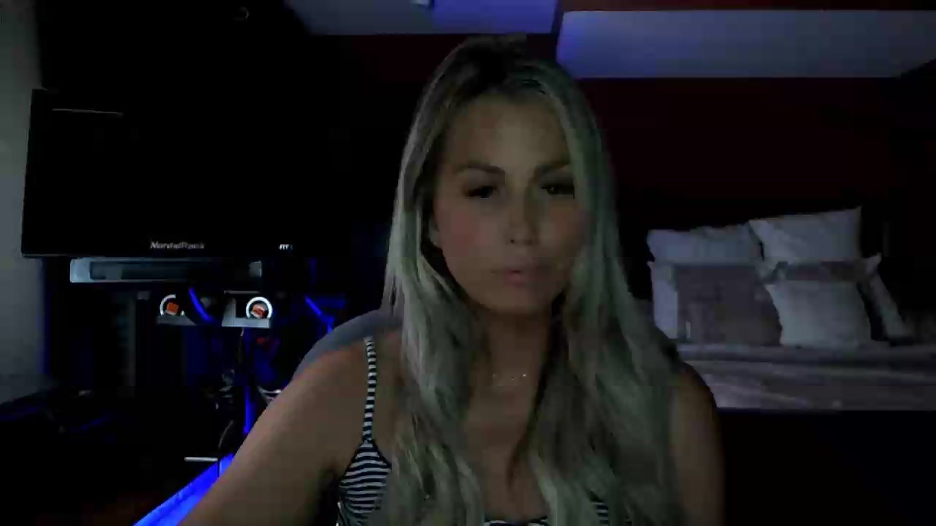 Gallery image thumbnail from Cora9's myfreecams stream on, 08/11/2026, 06:00 image 10 of 20