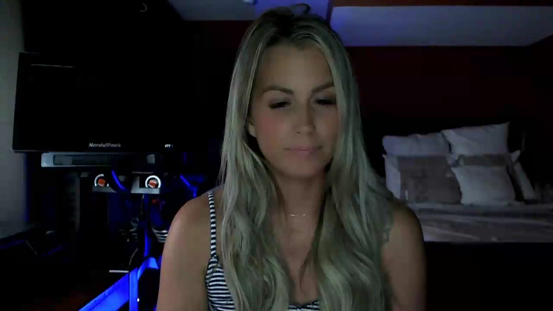 Gallery image thumbnail from Cora9's myfreecams stream on, 08/11/2026, 06:00 image 17 of 20