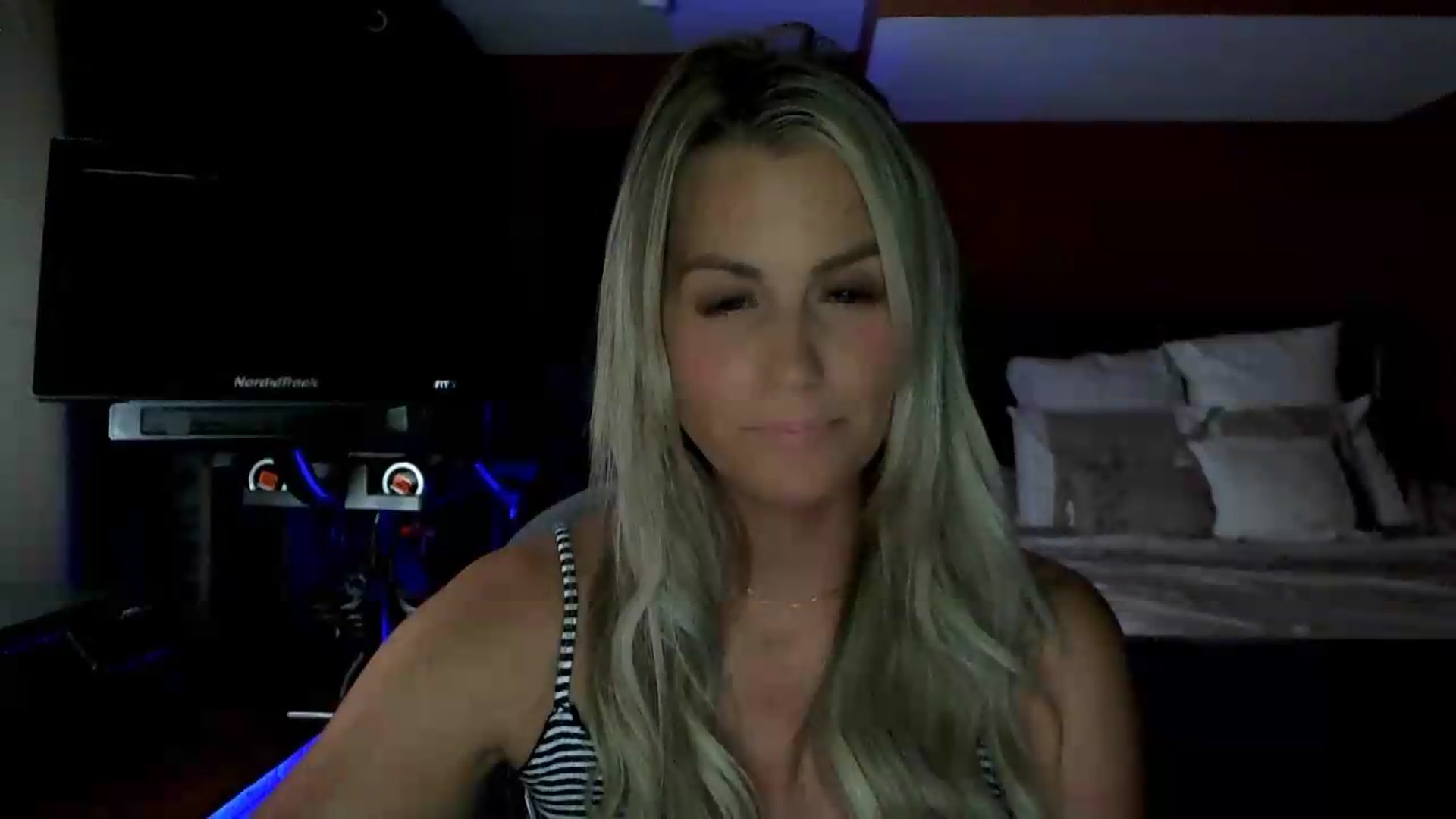Gallery image thumbnail from Cora9's myfreecams stream on, 08/11/2026, 06:00 image 5 of 20