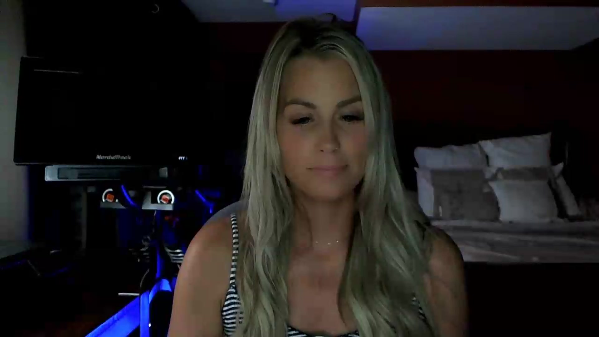 Gallery image thumbnail from Cora9's myfreecams stream on, 08/11/2026, 06:00 image 8 of 20