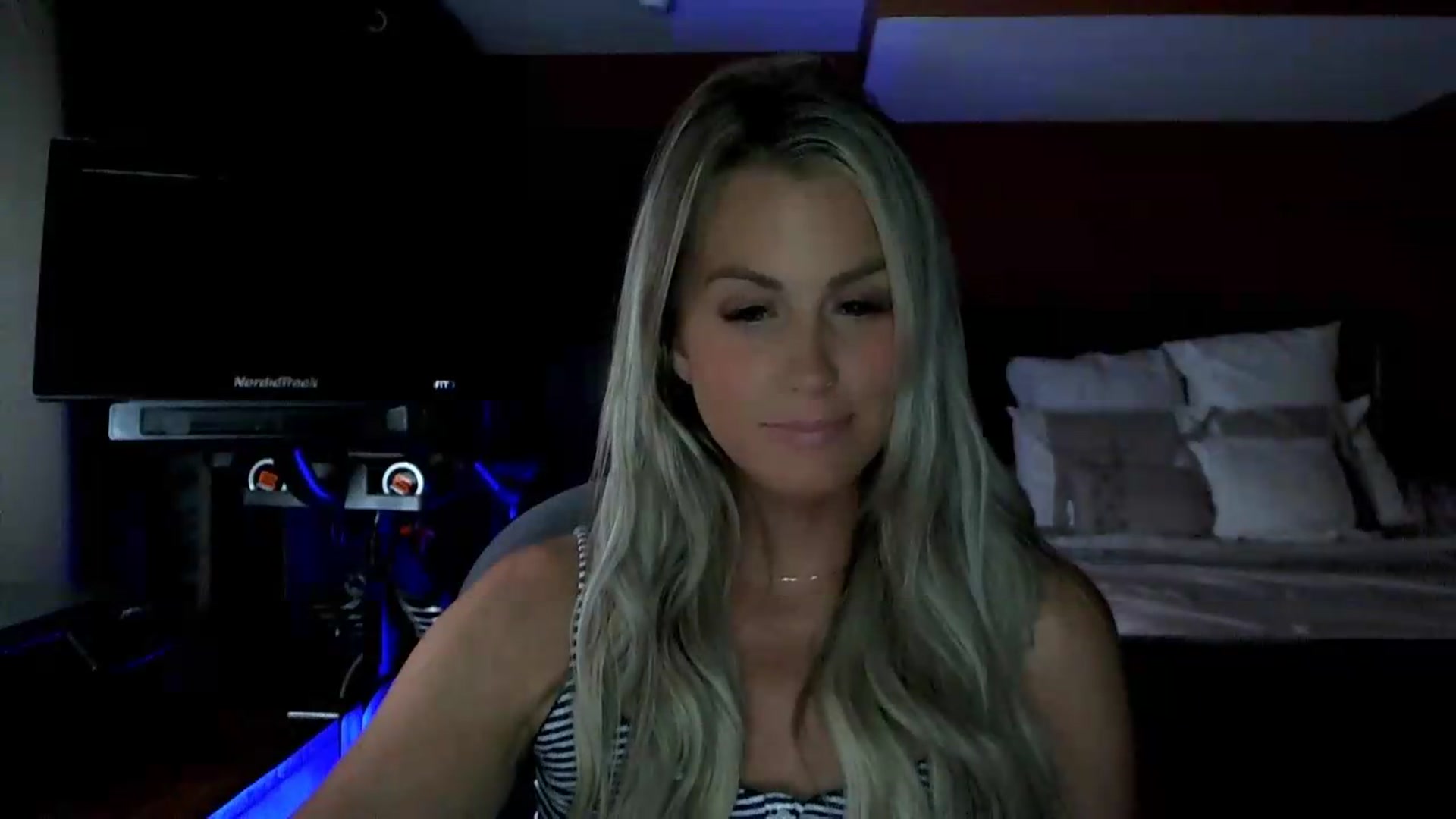 Gallery image thumbnail from Cora9's myfreecams stream on, 08/11/2026, 06:00 image 13 of 20