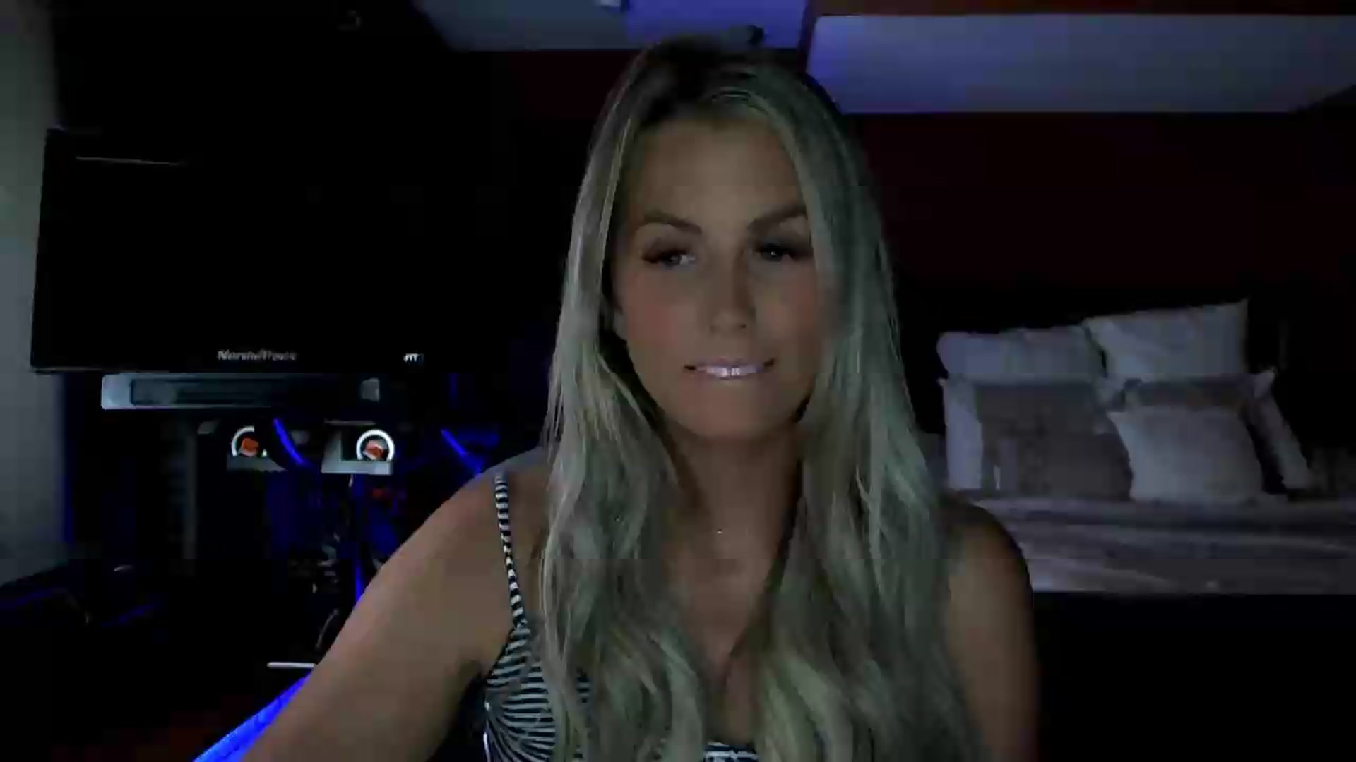 Gallery image thumbnail from Cora9's myfreecams stream on, 08/11/2026, 06:00 image 19 of 20