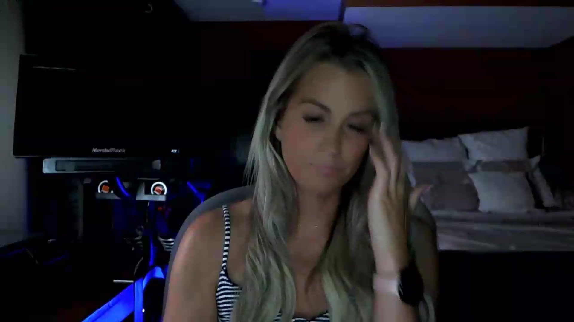 Gallery image thumbnail from Cora9's myfreecams stream on, 08/11/2026, 06:00 image 11 of 20
